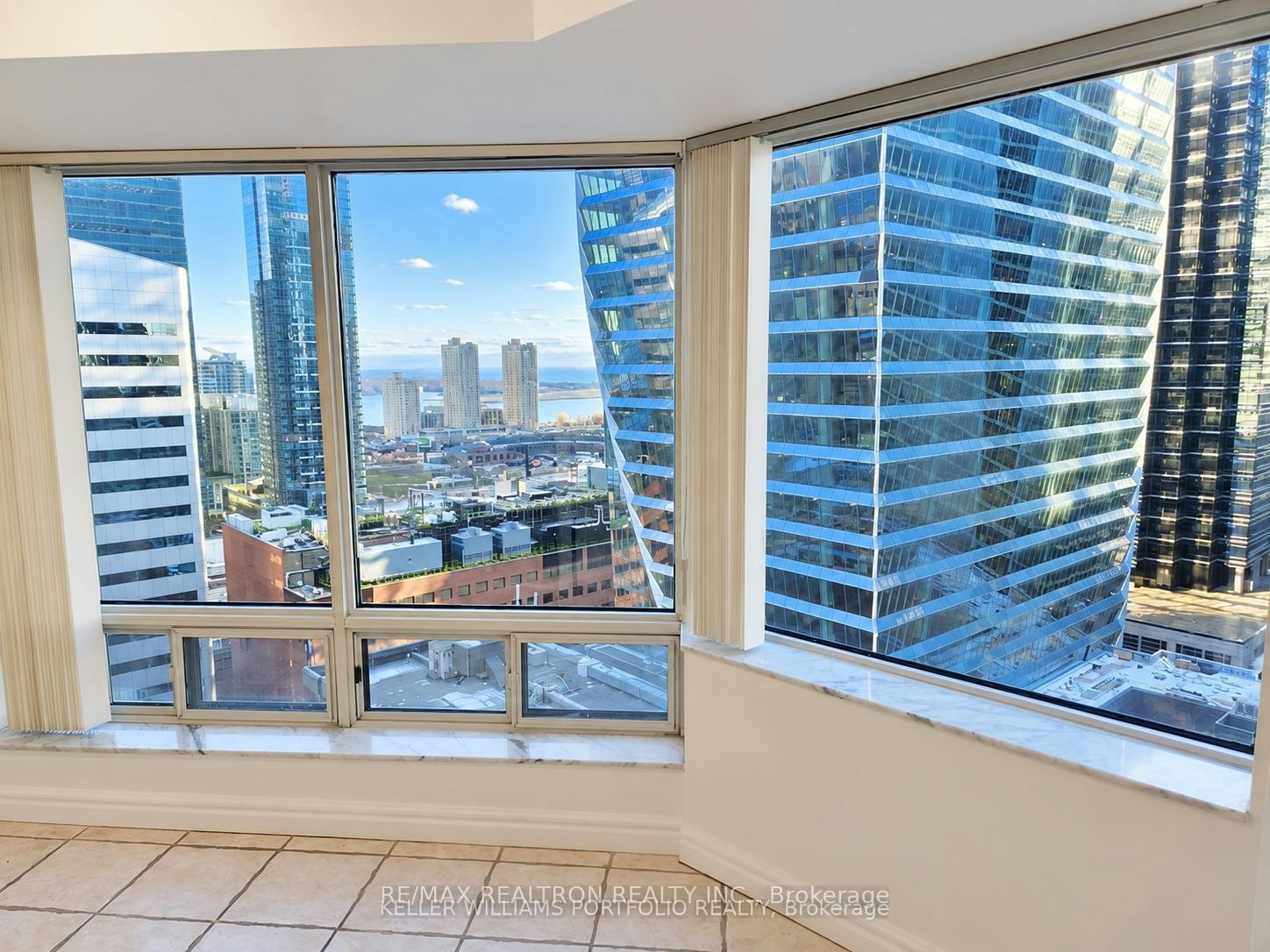2404-33 University Avenue, Toronto, ON, M5J 2S7