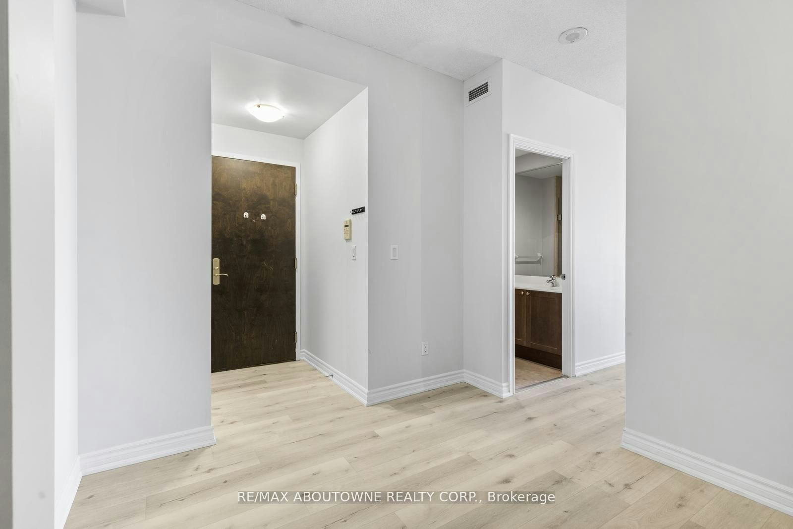 3503-761 Bay Street, Toronto, ON, M5G 2R2 - 4