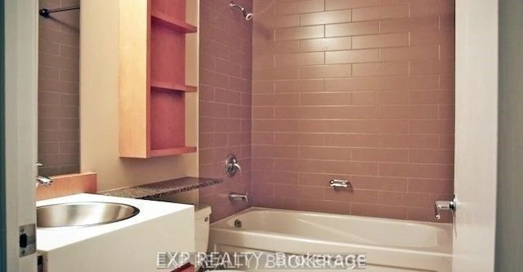 302-9 Spadina Avenue, Toronto, ON, M5V 3V5 - 5