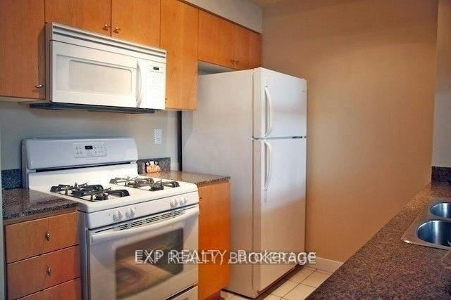 302-9 Spadina Avenue, Toronto, ON, M5V 3V5 - 2