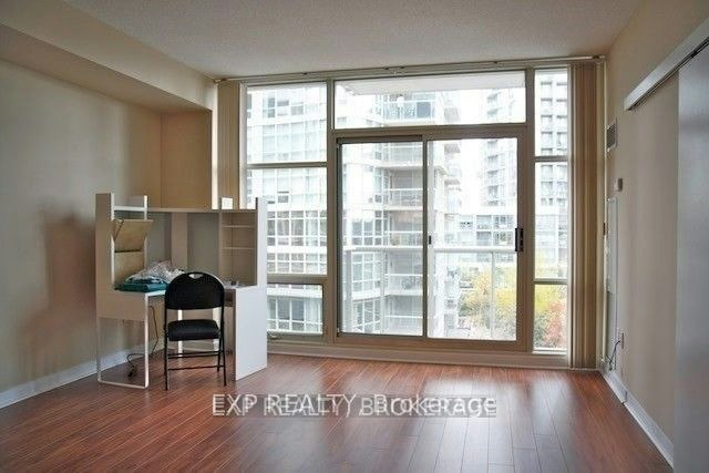 302-9 Spadina Avenue, Toronto, ON, M5V 3V5 - 3