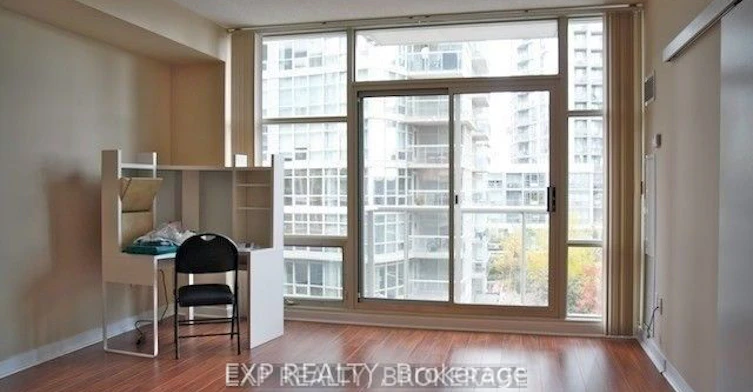 302-9 Spadina Avenue, Toronto, ON, M5V 3V5 - 3