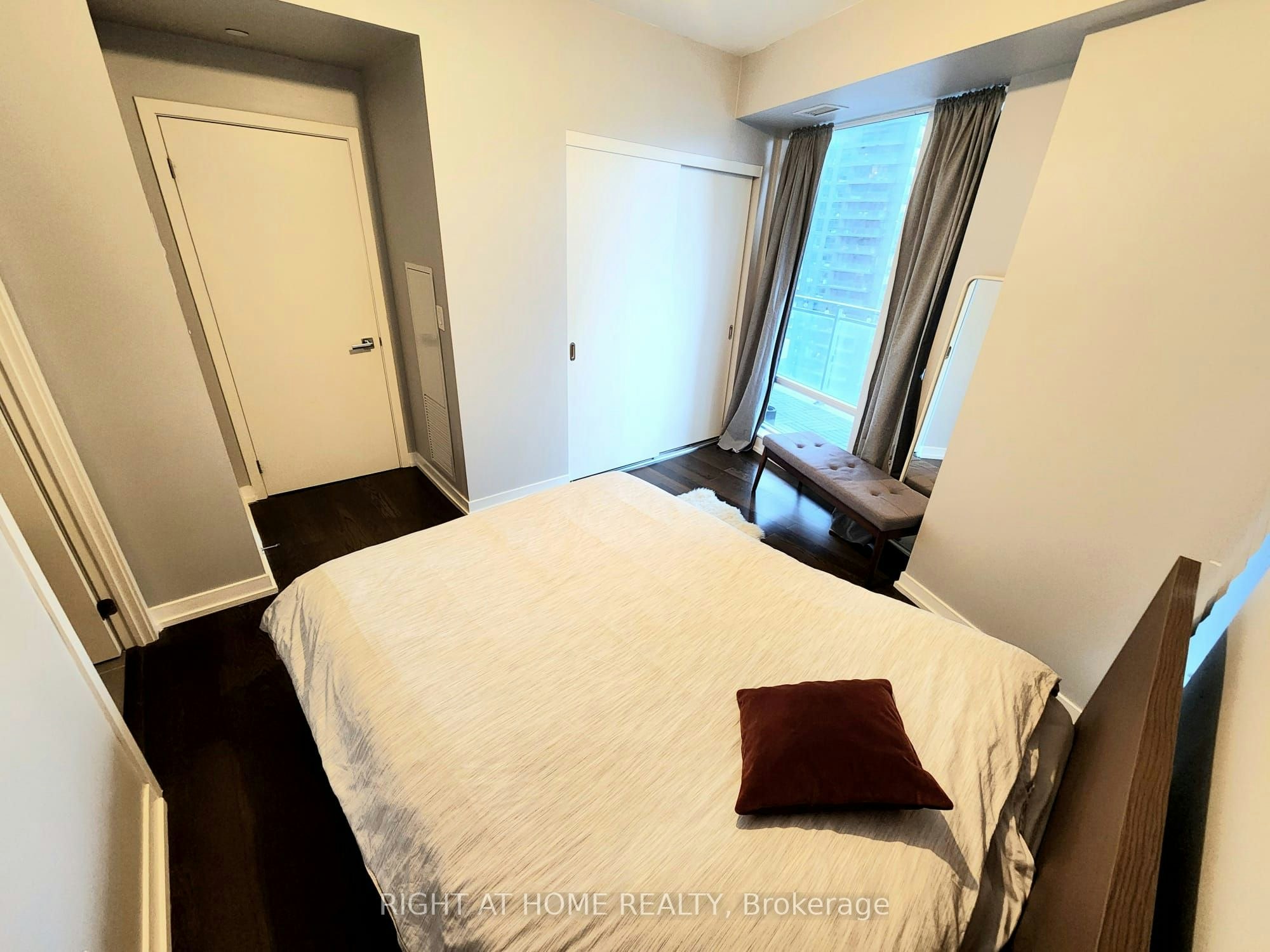 1906-21 Widmer Street, Toronto, ON, M5V 0B8 - 13