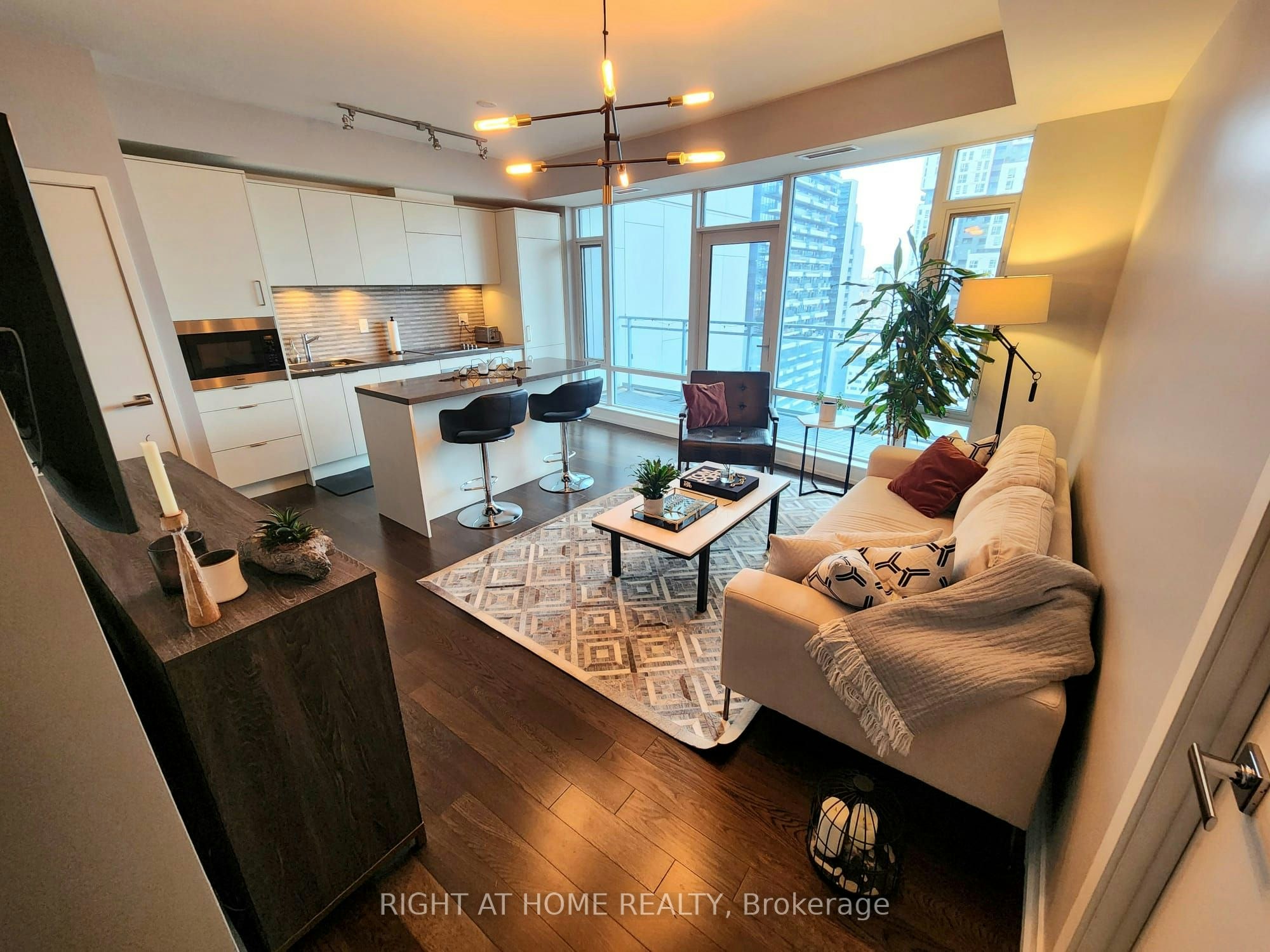 1906-21 Widmer Street, Toronto, ON, M5V 0B8 - 8