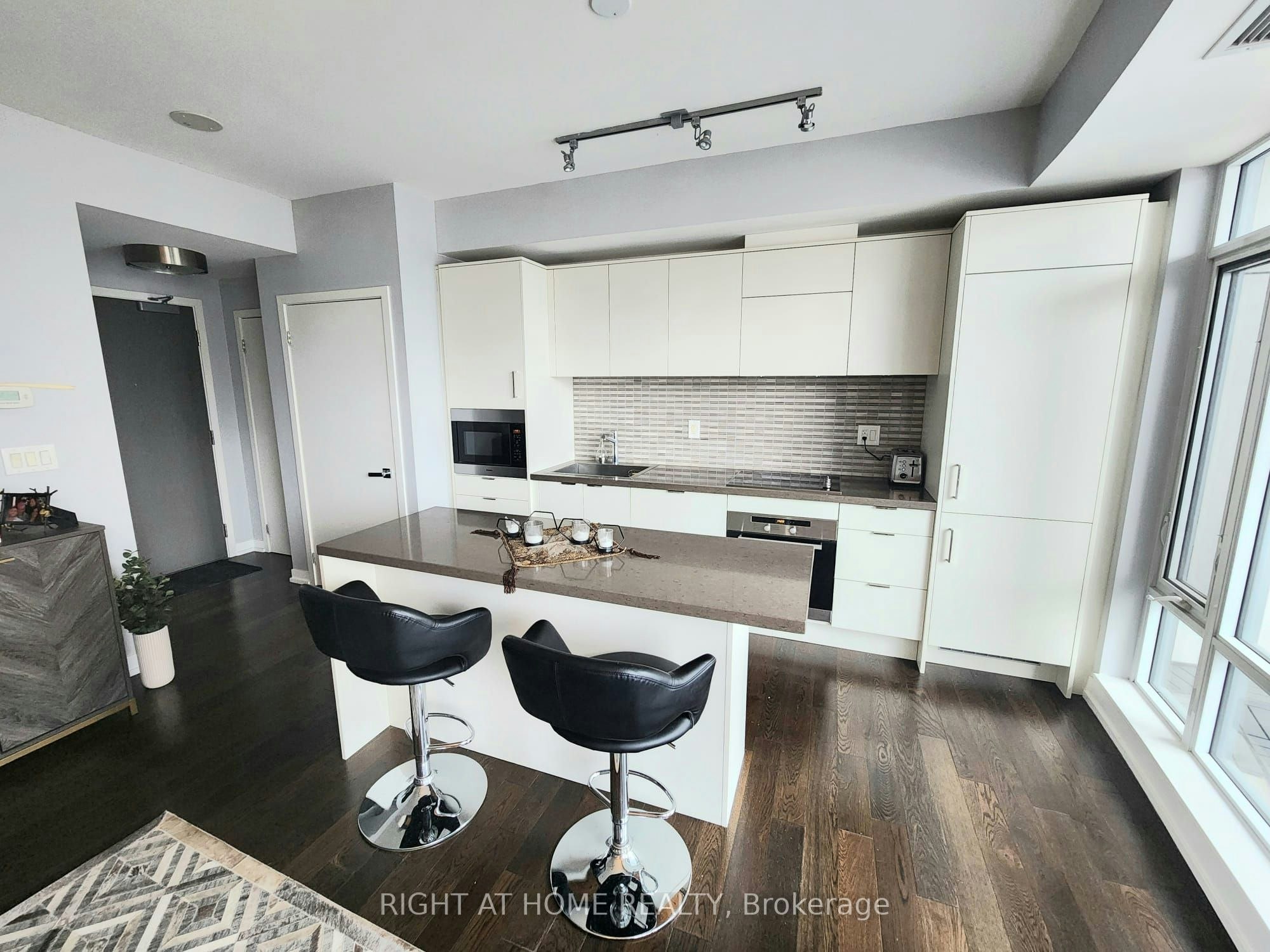 1906-21 Widmer Street, Toronto, ON, M5V 0B8 - 9