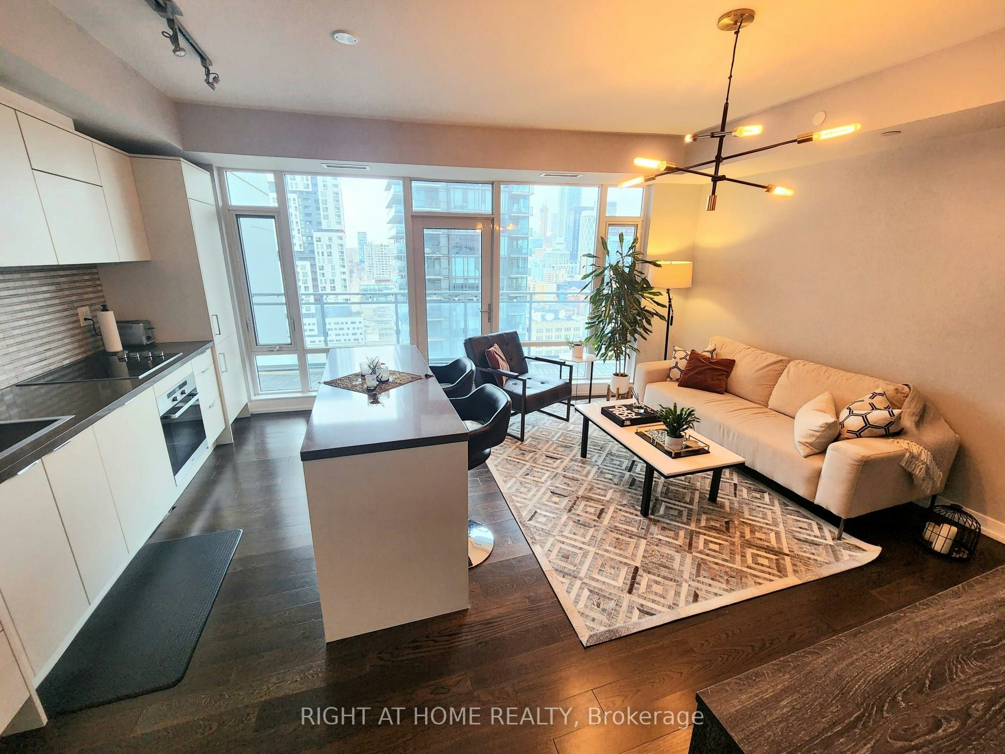 1906-21 Widmer Street, Toronto, ON, M5V 0B8 - 3