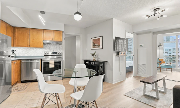 1102-650 Queens Quay N/A W