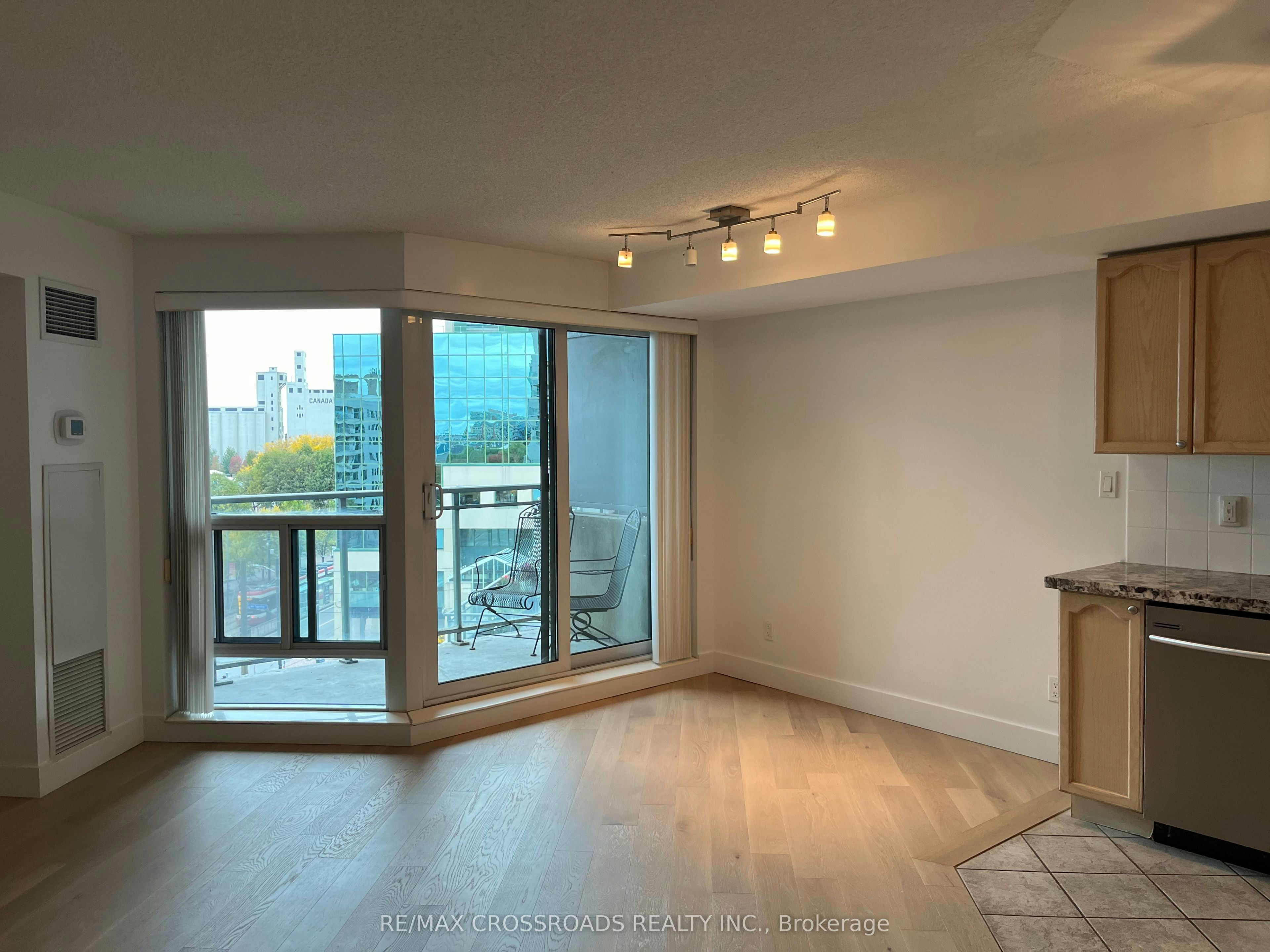 619-410 Queens Quay W, Toronto, ON, M5V 3T1 - 9