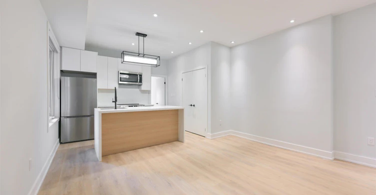 Main-995 Dufferin Dufferin Street, Toronto, ON, M6H 4B2 - 14