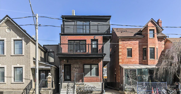 Main-995 Dufferin Dufferin Street, Toronto, ON, M6H 4B2
