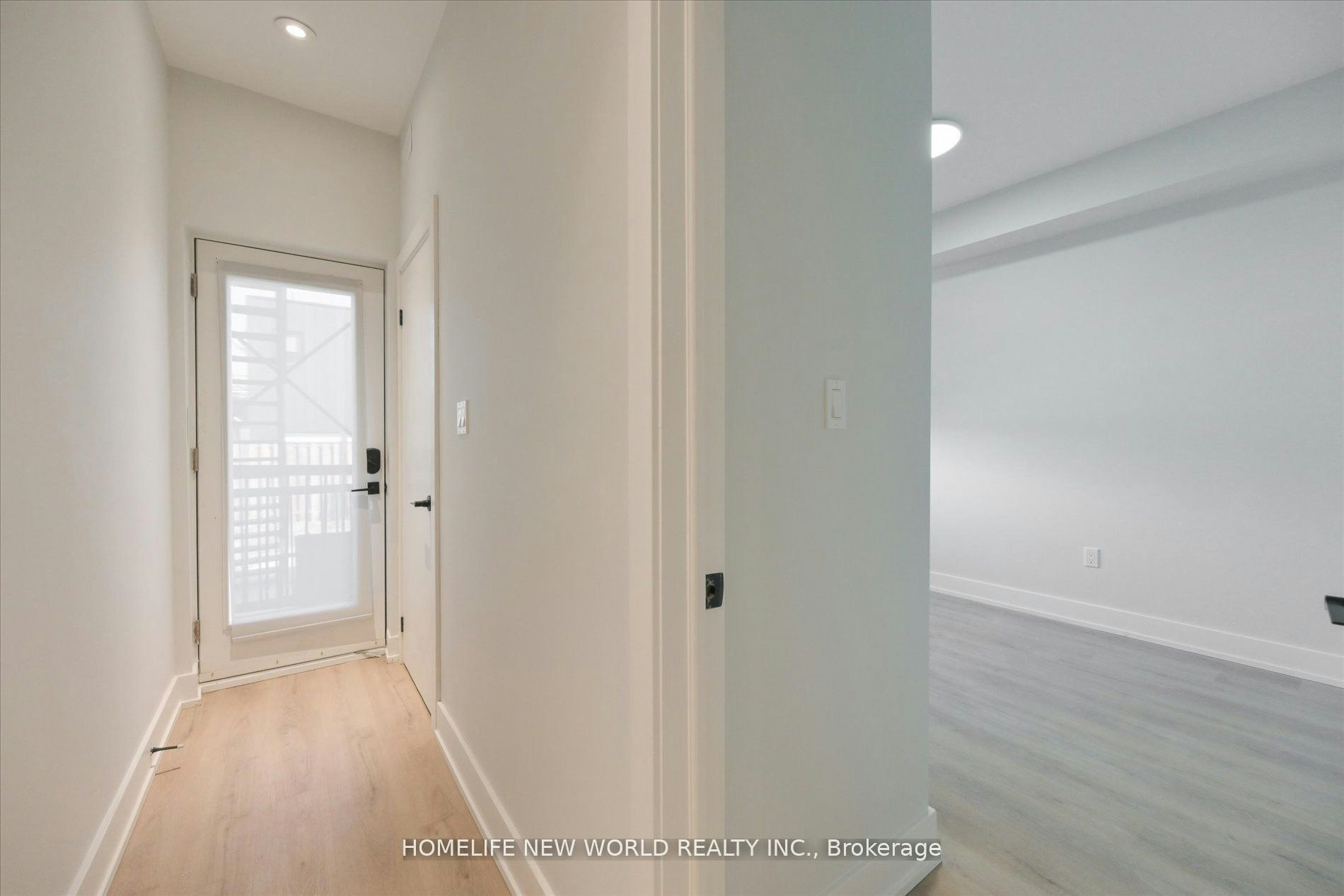 Main-995 Dufferin Dufferin Street, Toronto, ON, M6H 4B2 - 2