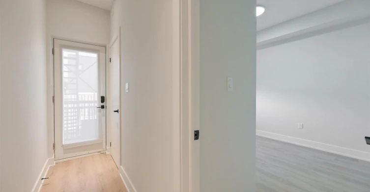 Main-995 Dufferin Dufferin Street, Toronto, ON, M6H 4B2 - 2