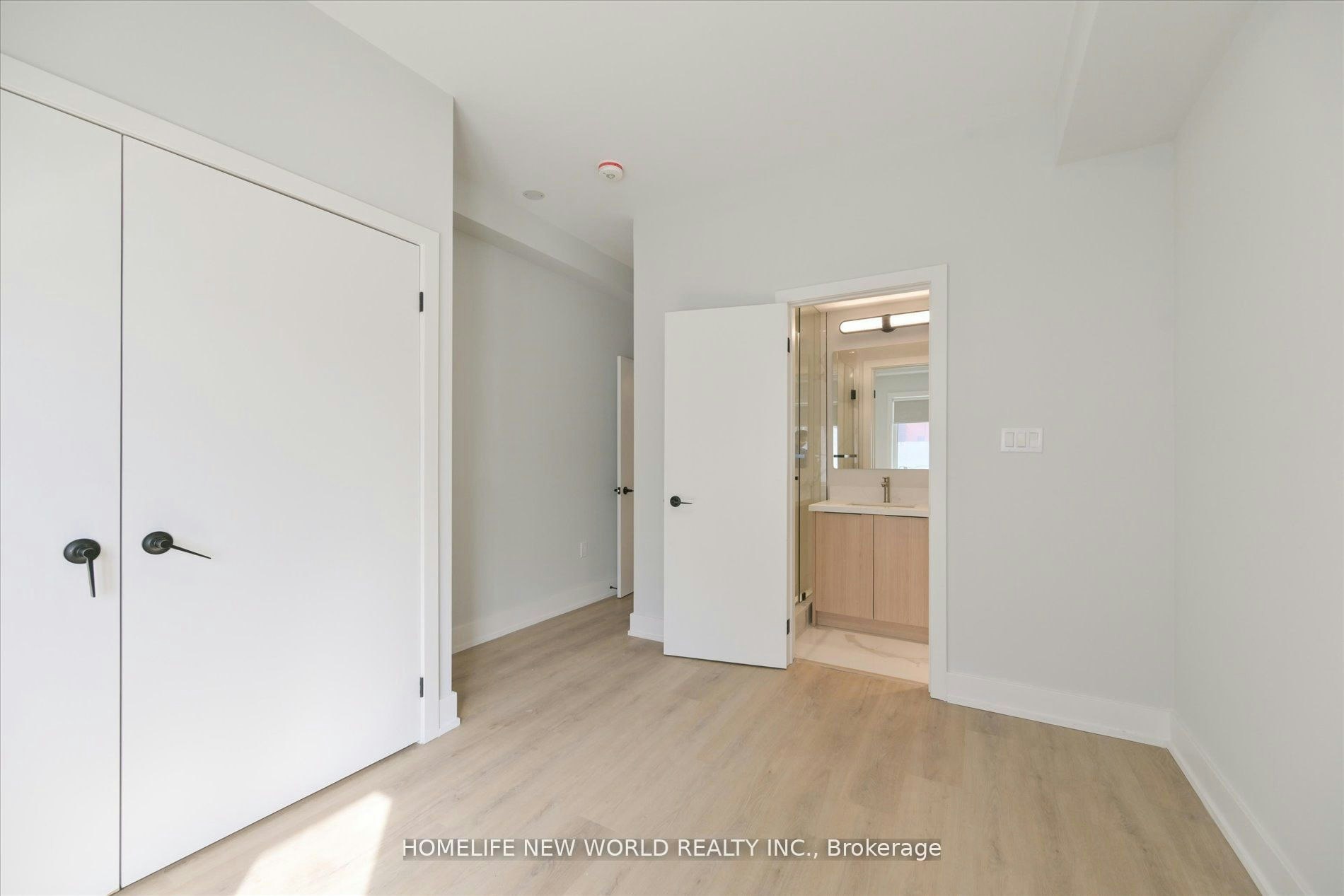 Main-995 Dufferin Dufferin Street, Toronto, ON, M6H 4B2 - 9