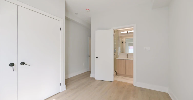 Main-995 Dufferin Dufferin Street, Toronto, ON, M6H 4B2 - 9