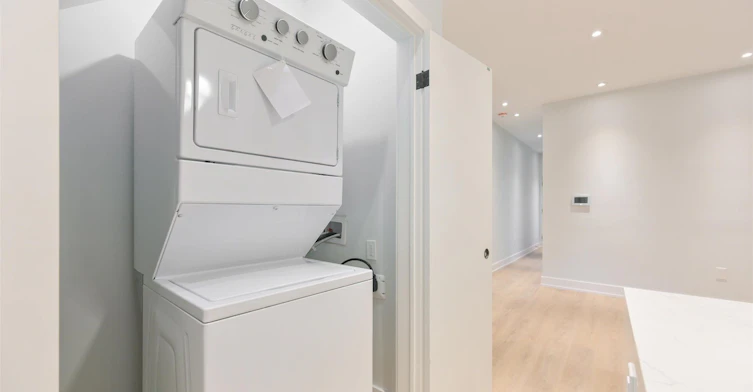 Main-995 Dufferin Dufferin Street, Toronto, ON, M6H 4B2 - 5