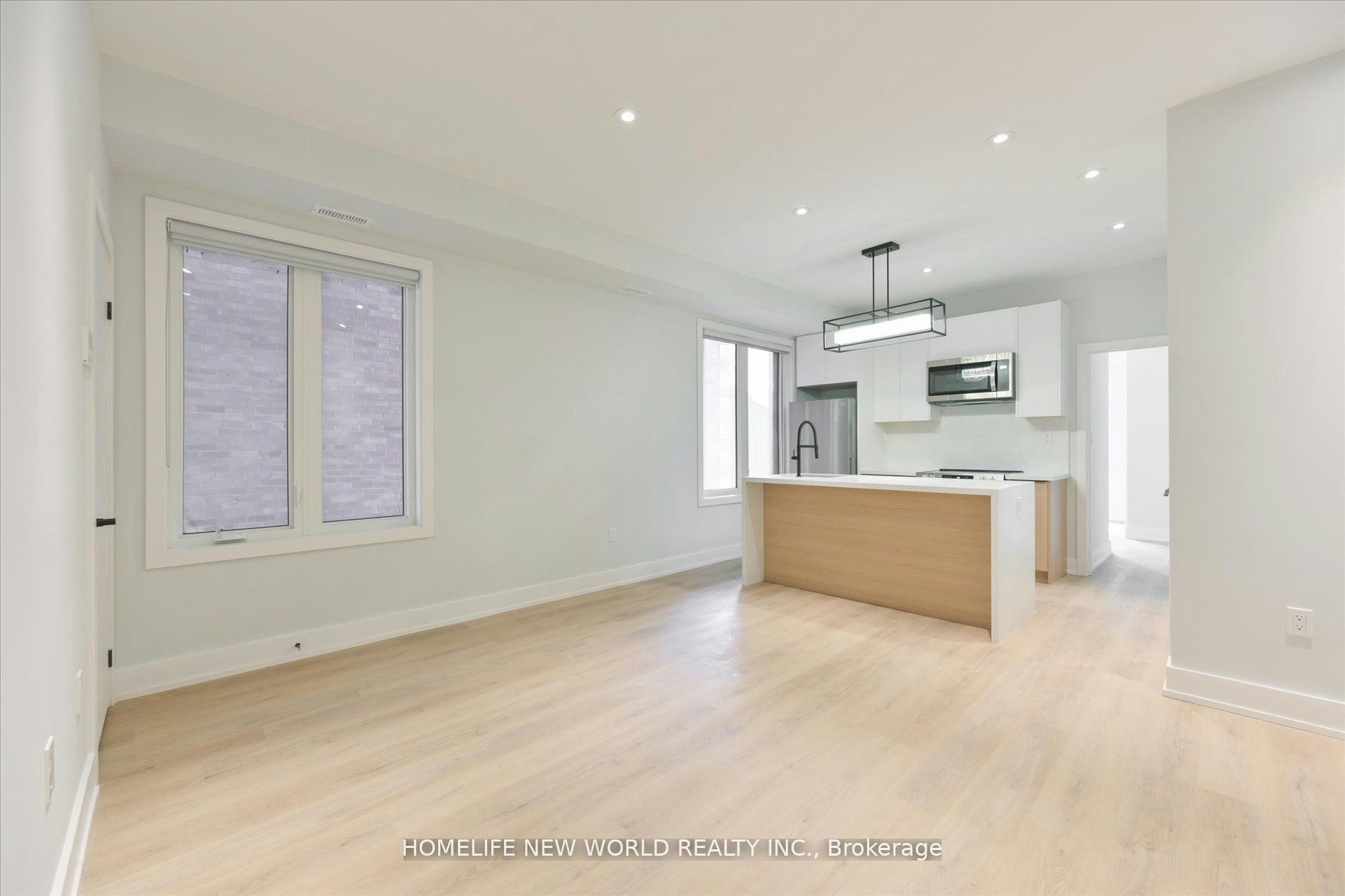 Main-995 Dufferin Dufferin Street, Toronto, ON, M6H 4B2 - 4