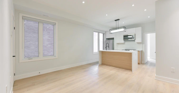Main-995 Dufferin Dufferin Street, Toronto, ON, M6H 4B2 - 4