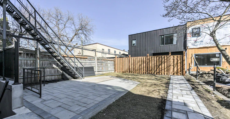 Main-995 Dufferin Dufferin Street, Toronto, ON, M6H 4B2 - 6