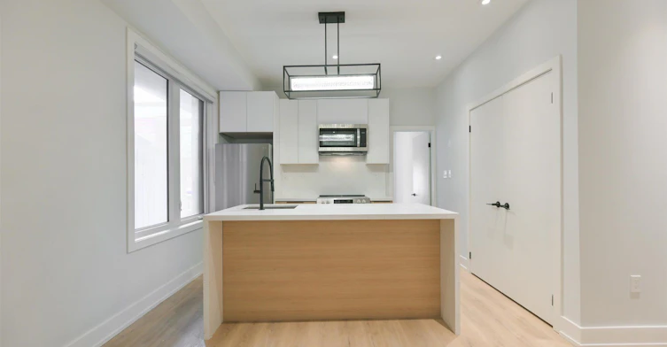 Main-995 Dufferin Dufferin Street, Toronto, ON, M6H 4B2 - 3
