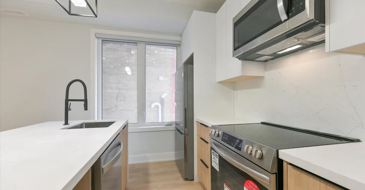 Main-995 Dufferin Dufferin Street, Toronto, ON, M6H 4B2 - 7