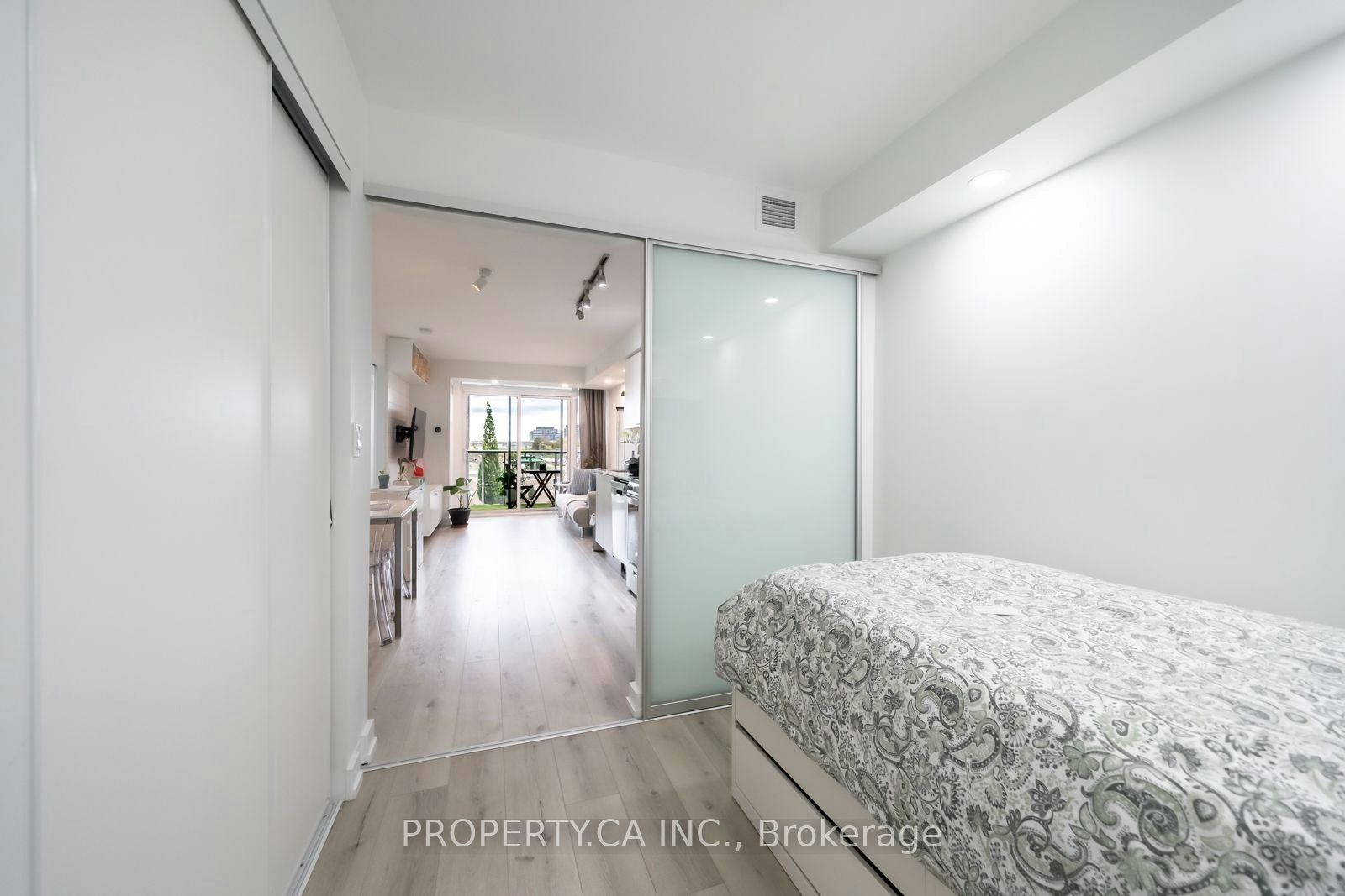 412-120 Varna Drive, Toronto, ON, M6A 0B3 - 11