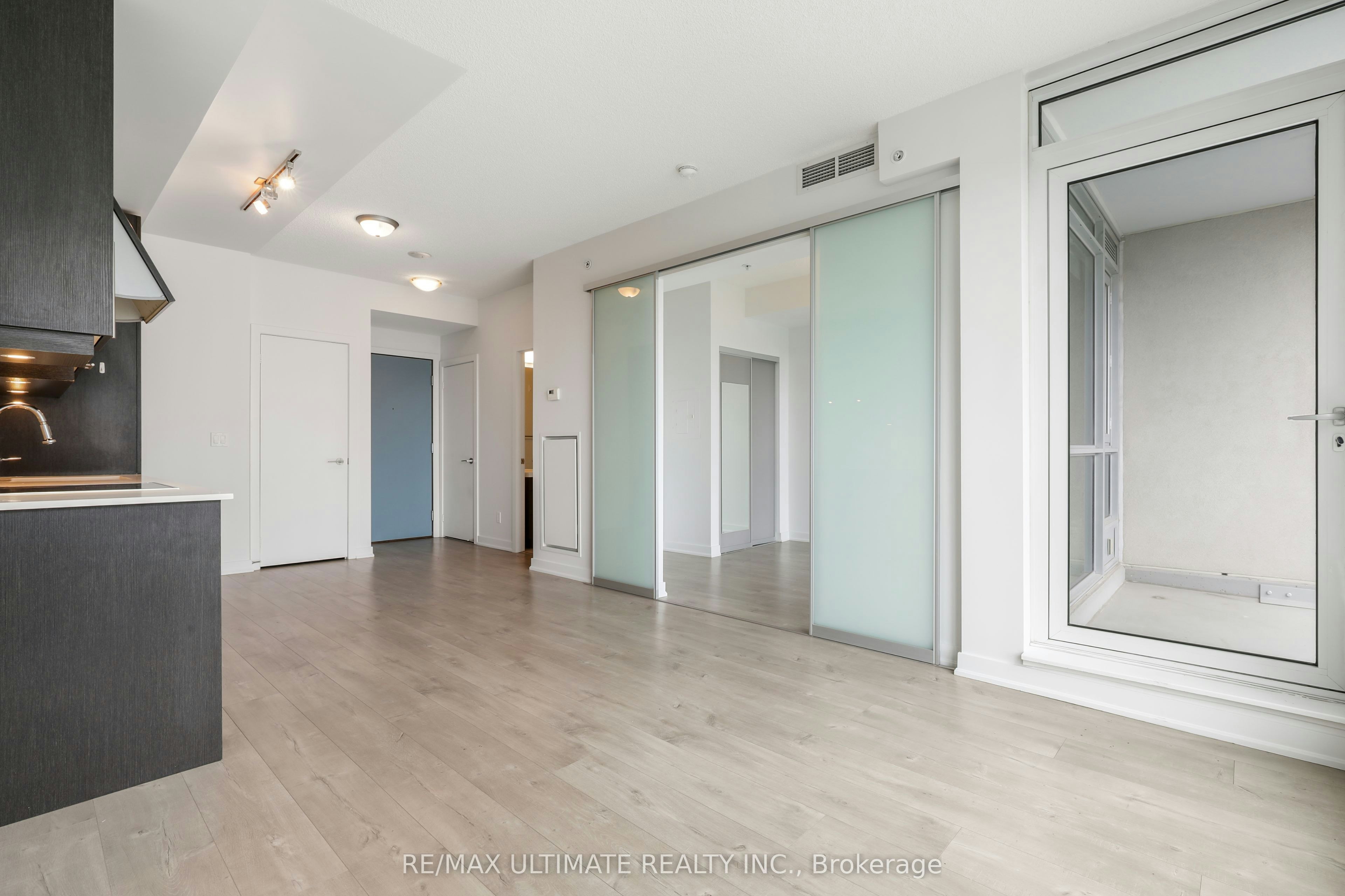1408-199 Richmond Street W, Toronto, ON, M5V 0H4 - 4