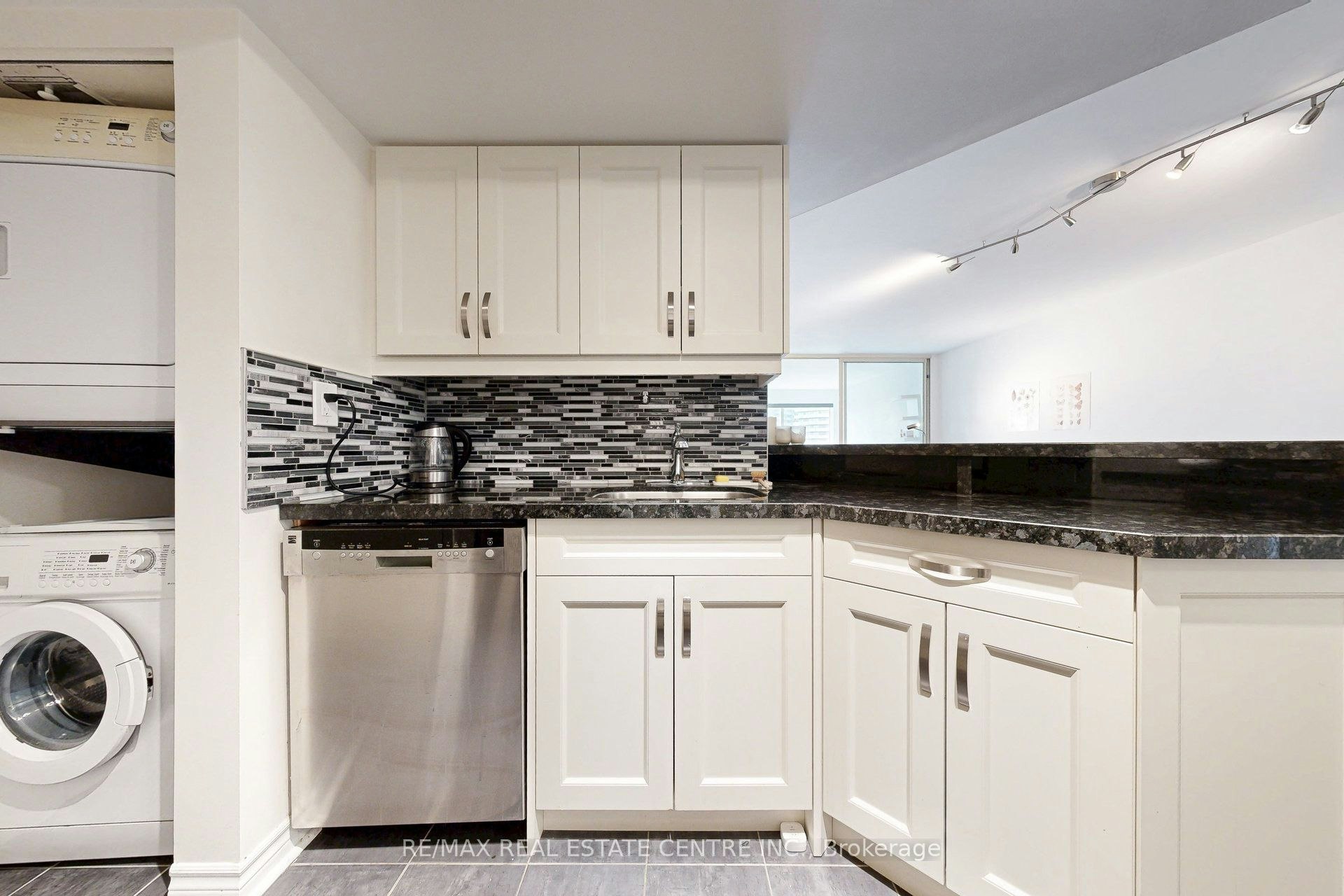 1001 Bay Street, Toronto, ON, M5S 3A6 - 5