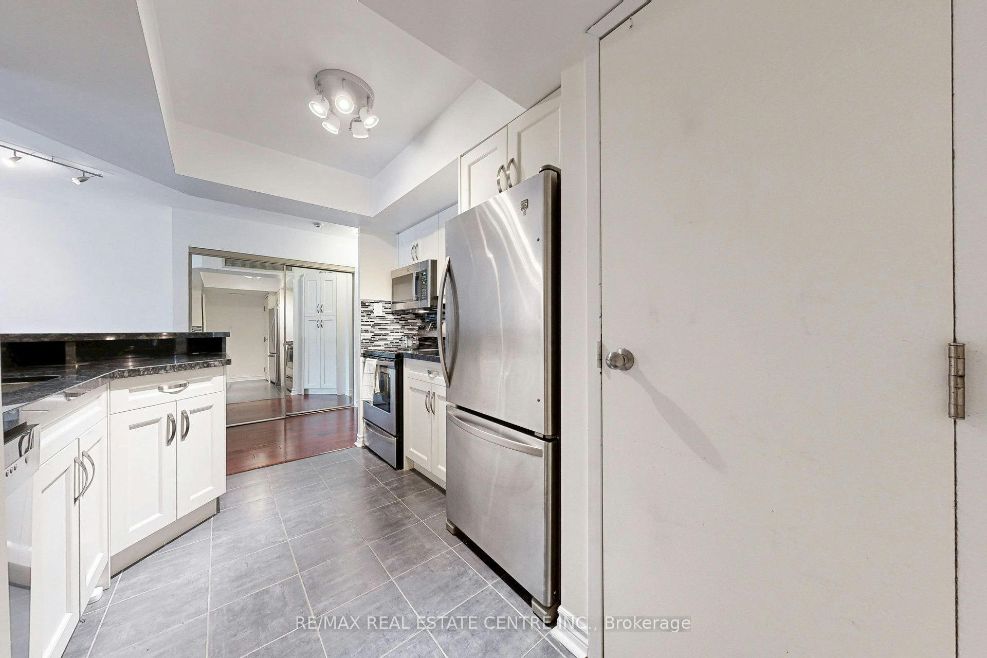 1001 Bay Street, Toronto, ON, M5S 3A6 - 6