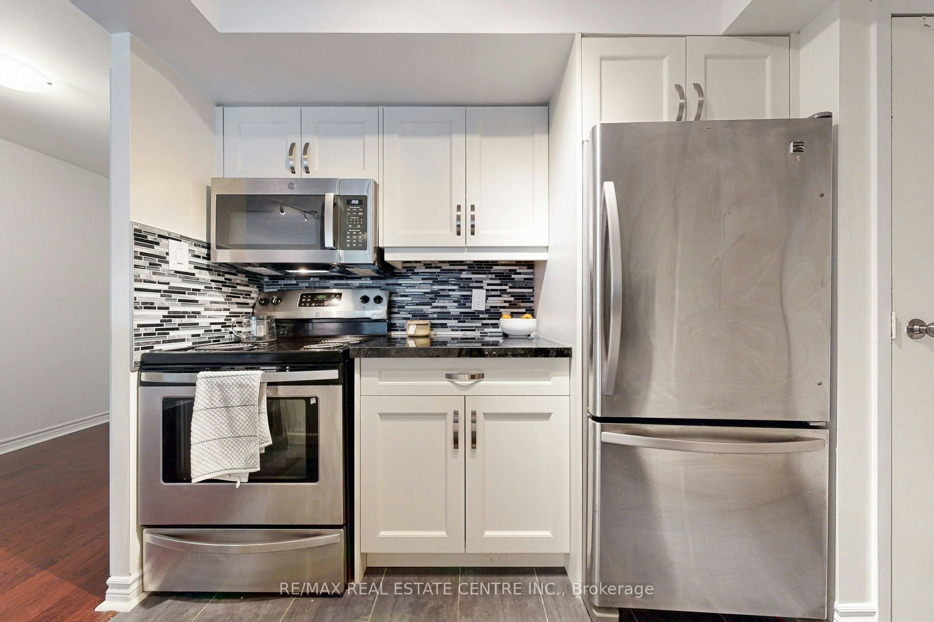 1001 Bay Street, Toronto, ON, M5S 3A6 - 2