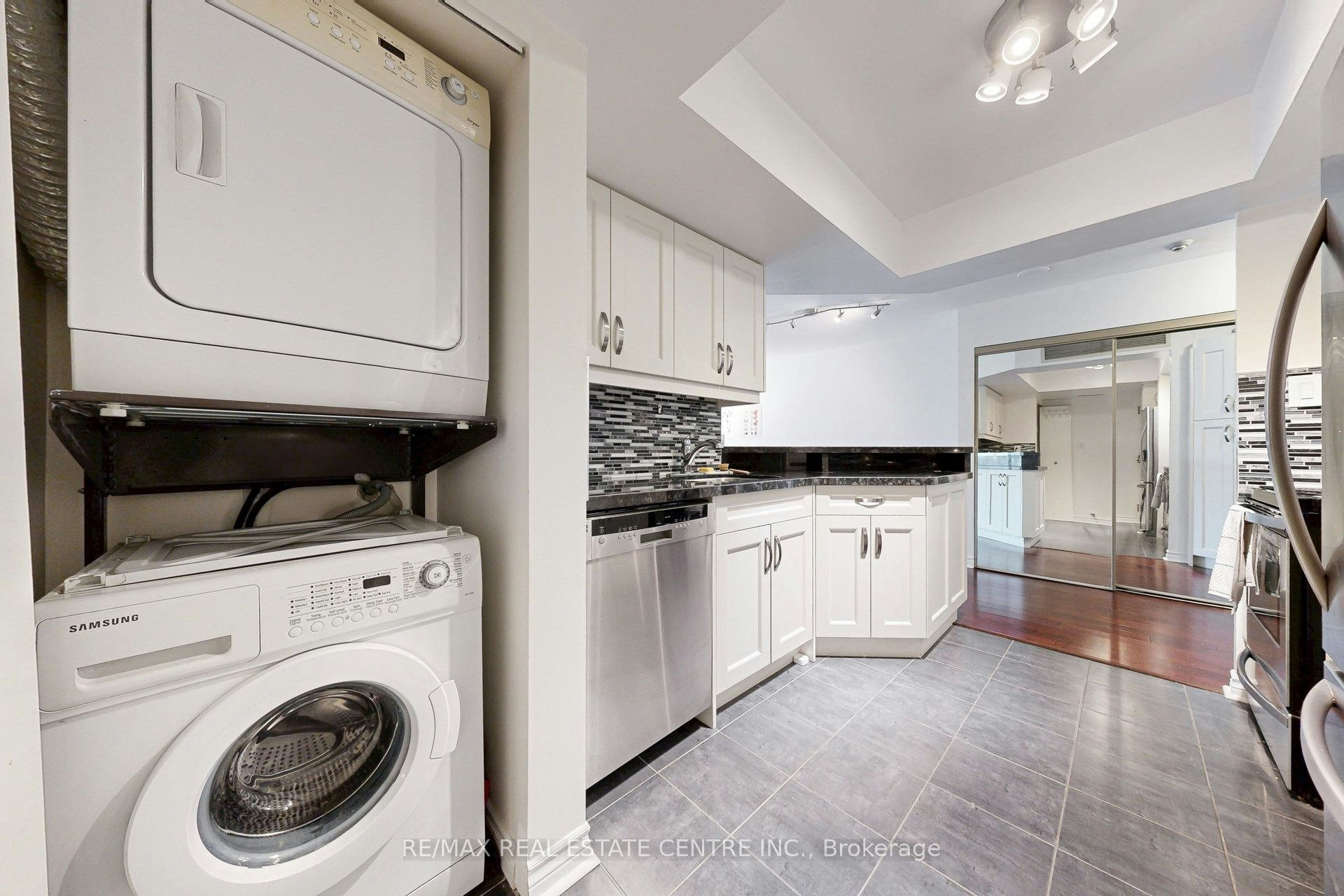 1001 Bay Street, Toronto, ON, M5S 3A6 - 4