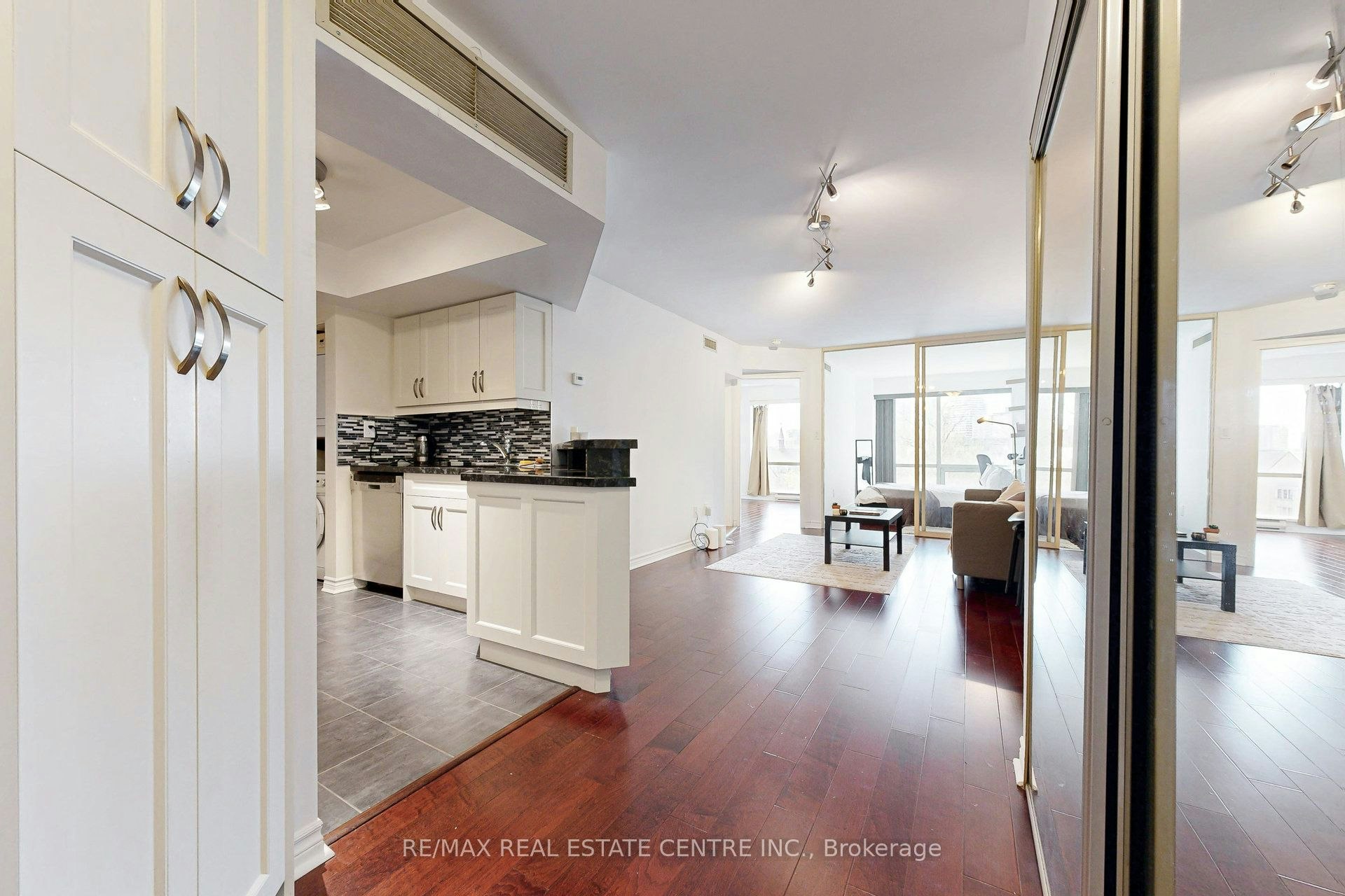 1001 Bay Street, Toronto, ON, M5S 3A6 - 7