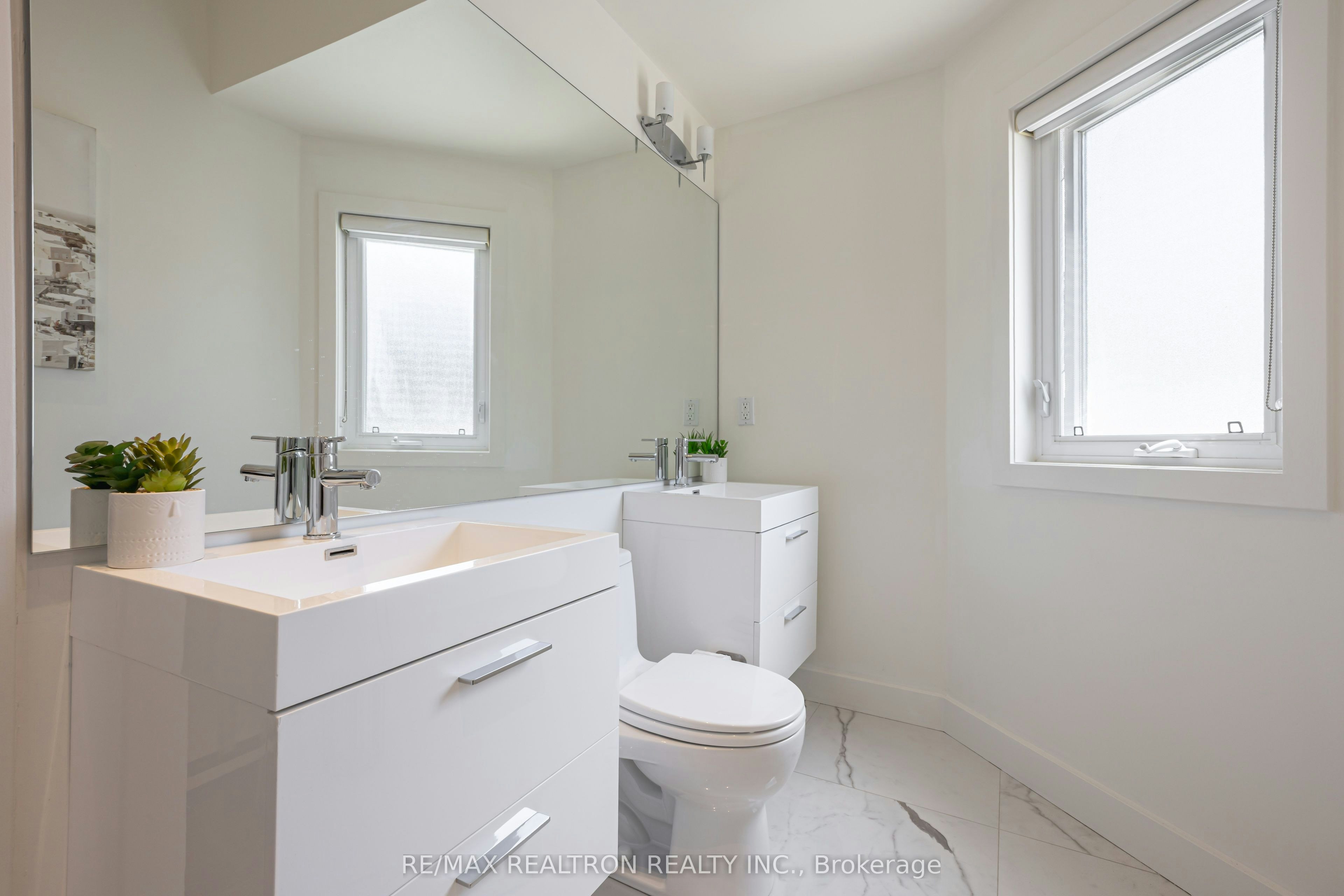 93 Walnut Avenue, Toronto, ON, M5V 2S1 - 8