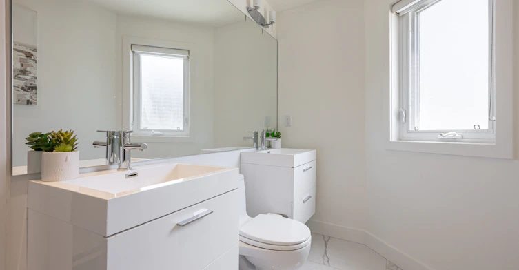 93 Walnut Avenue, Toronto, ON, M5V 2S1 - 8