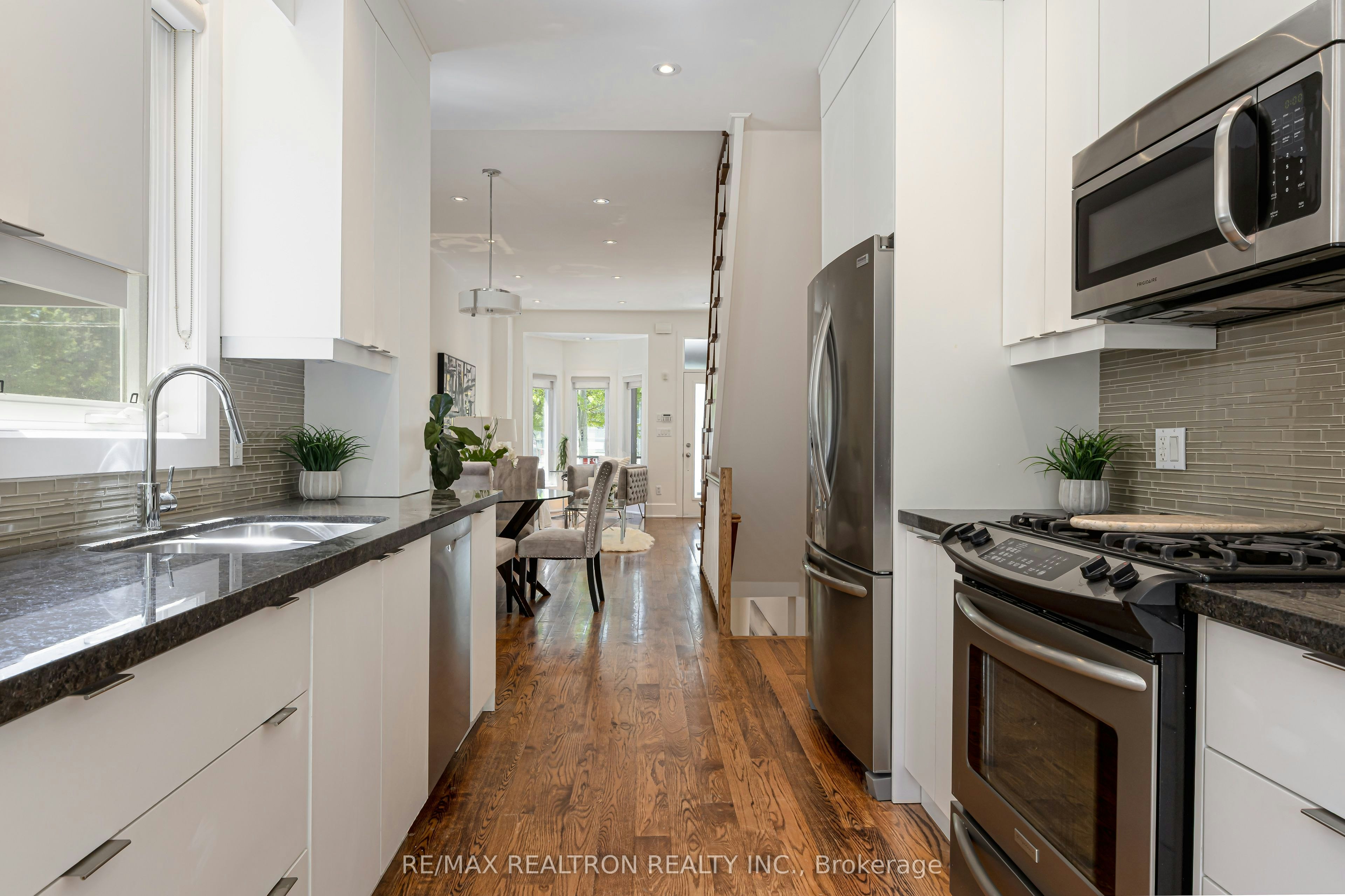 93 Walnut Avenue, Toronto, ON, M5V 2S1 - 5