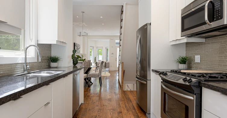 93 Walnut Avenue, Toronto, ON, M5V 2S1 - 5