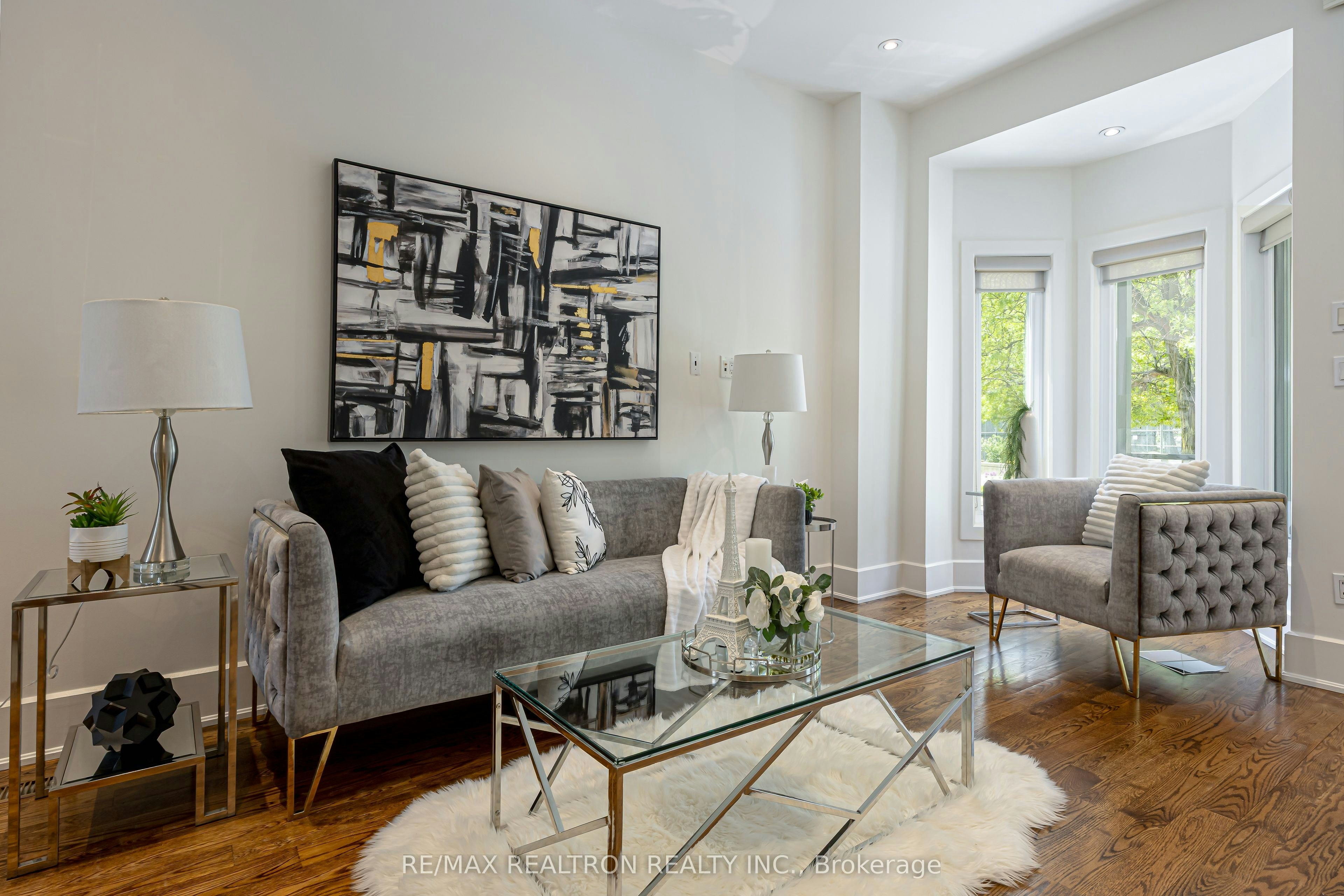 93 Walnut Avenue, Toronto, ON, M5V 2S1