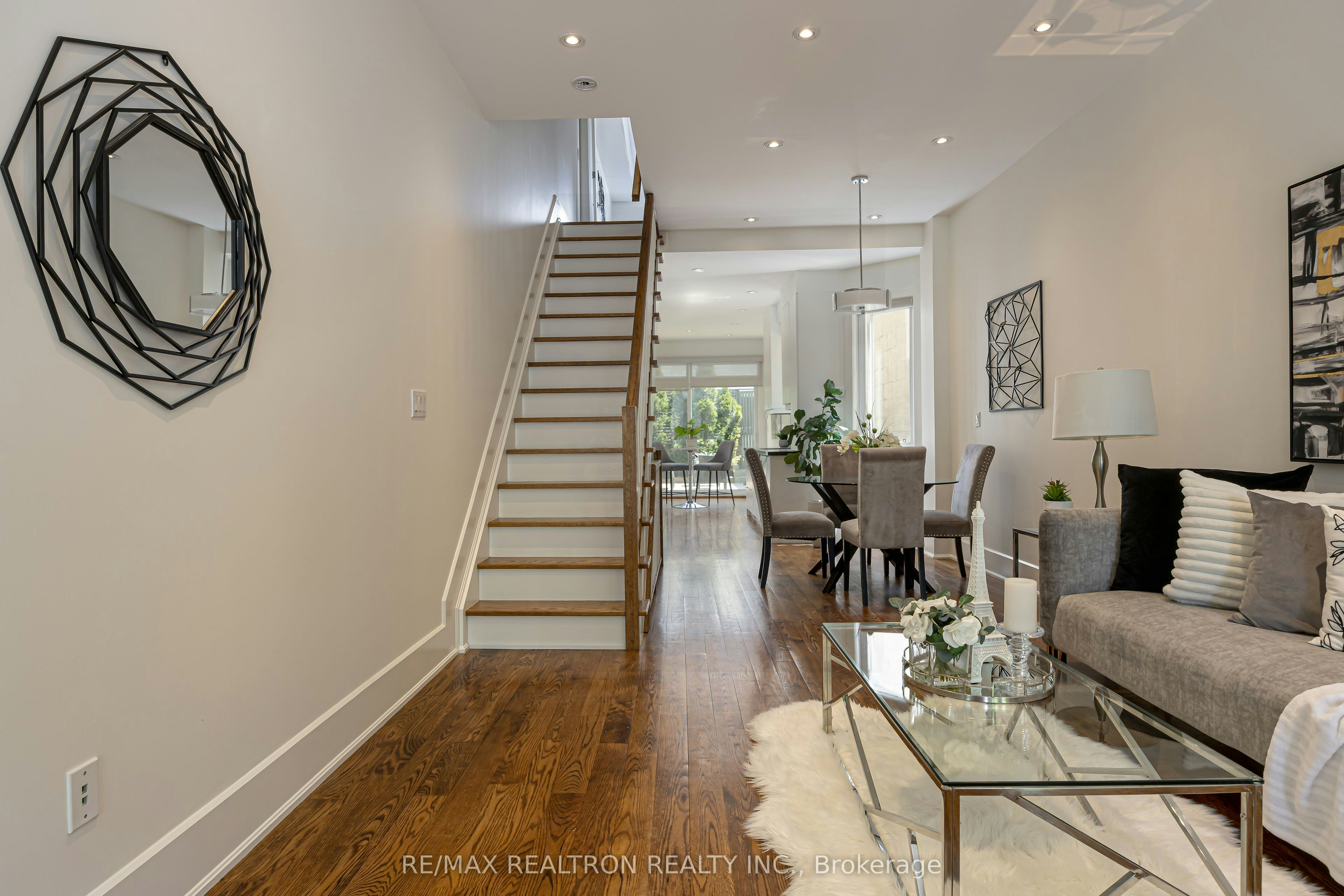 93 Walnut Avenue, Toronto, ON, M5V 2S1 - 2