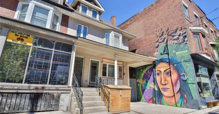 2nd Fl-880 College Street, Toronto, ON, M6H 1A3 - 2