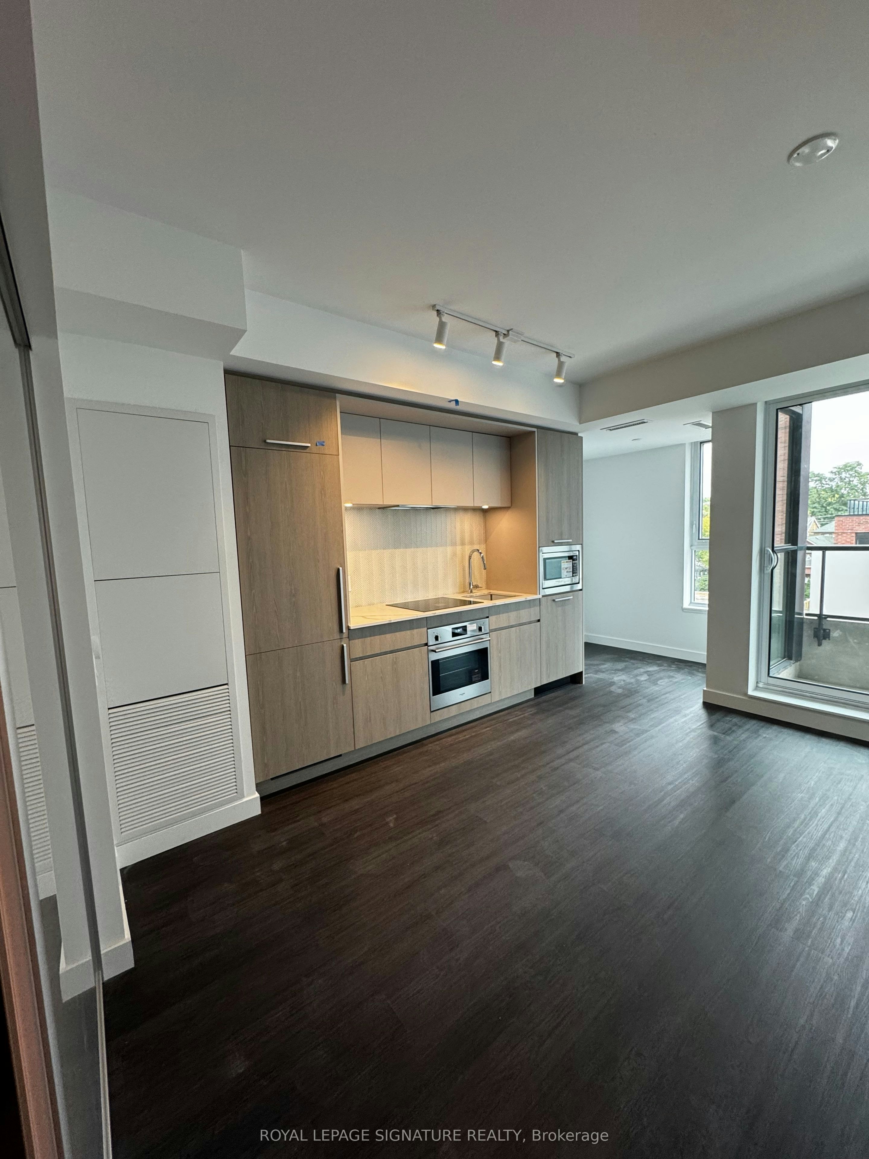 409-180 Alberta Avenue, Toronto, ON, M6C 0B4 - 6