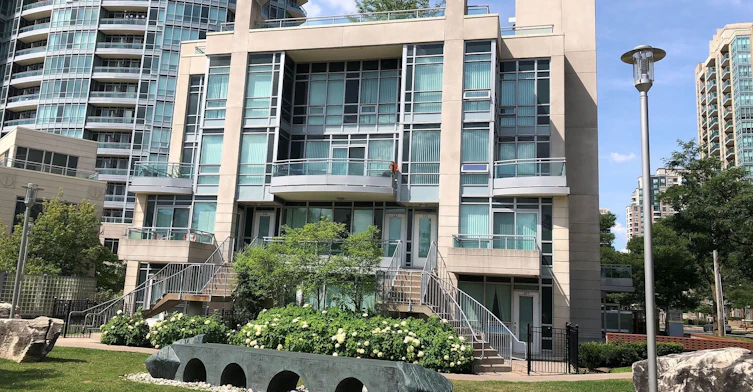 212-31 Olive Avenue, Toronto, ON, M2N 4N4