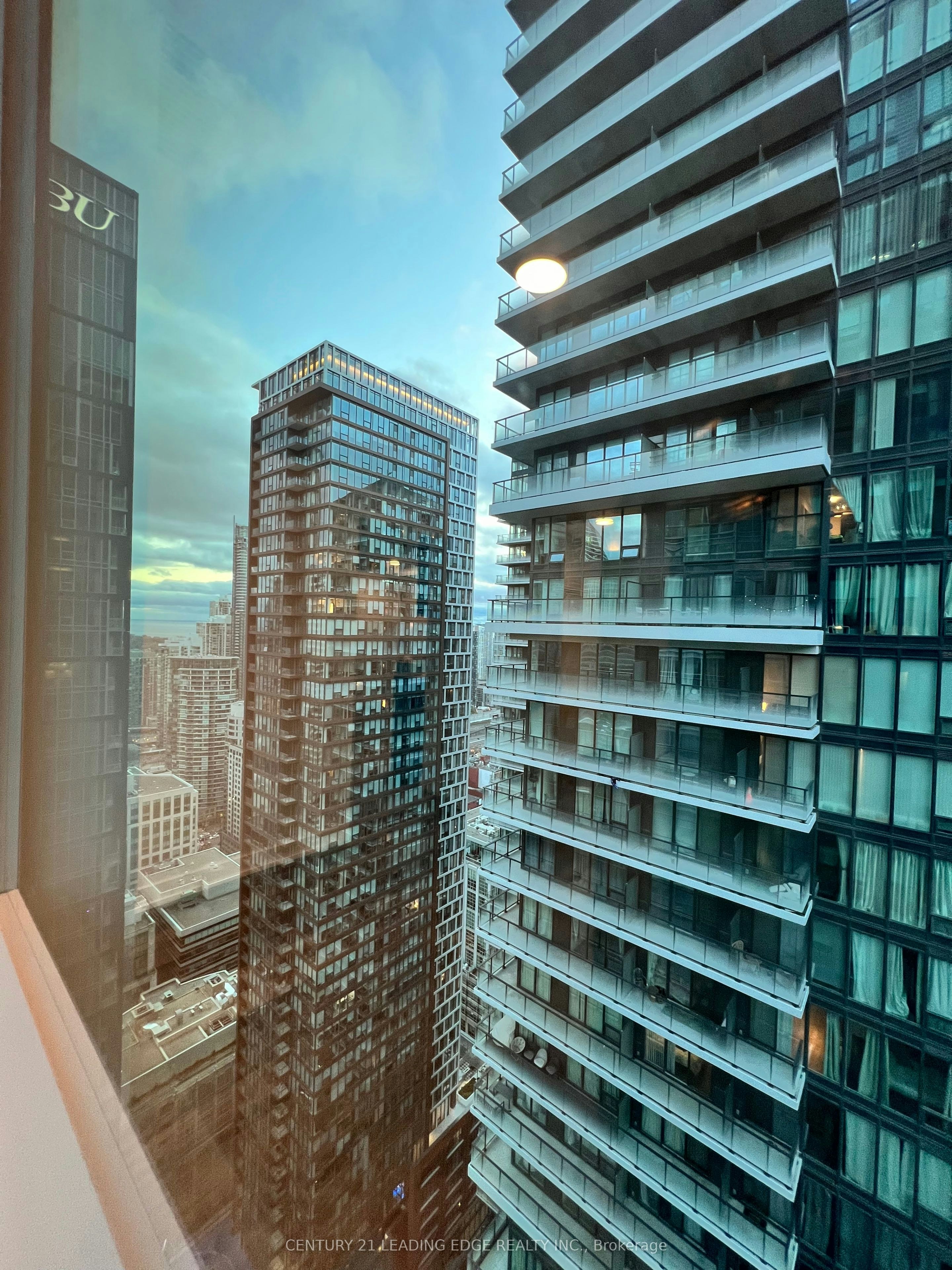 3804-327 King Street W, Toronto, ON, M5V 0W7 - 3