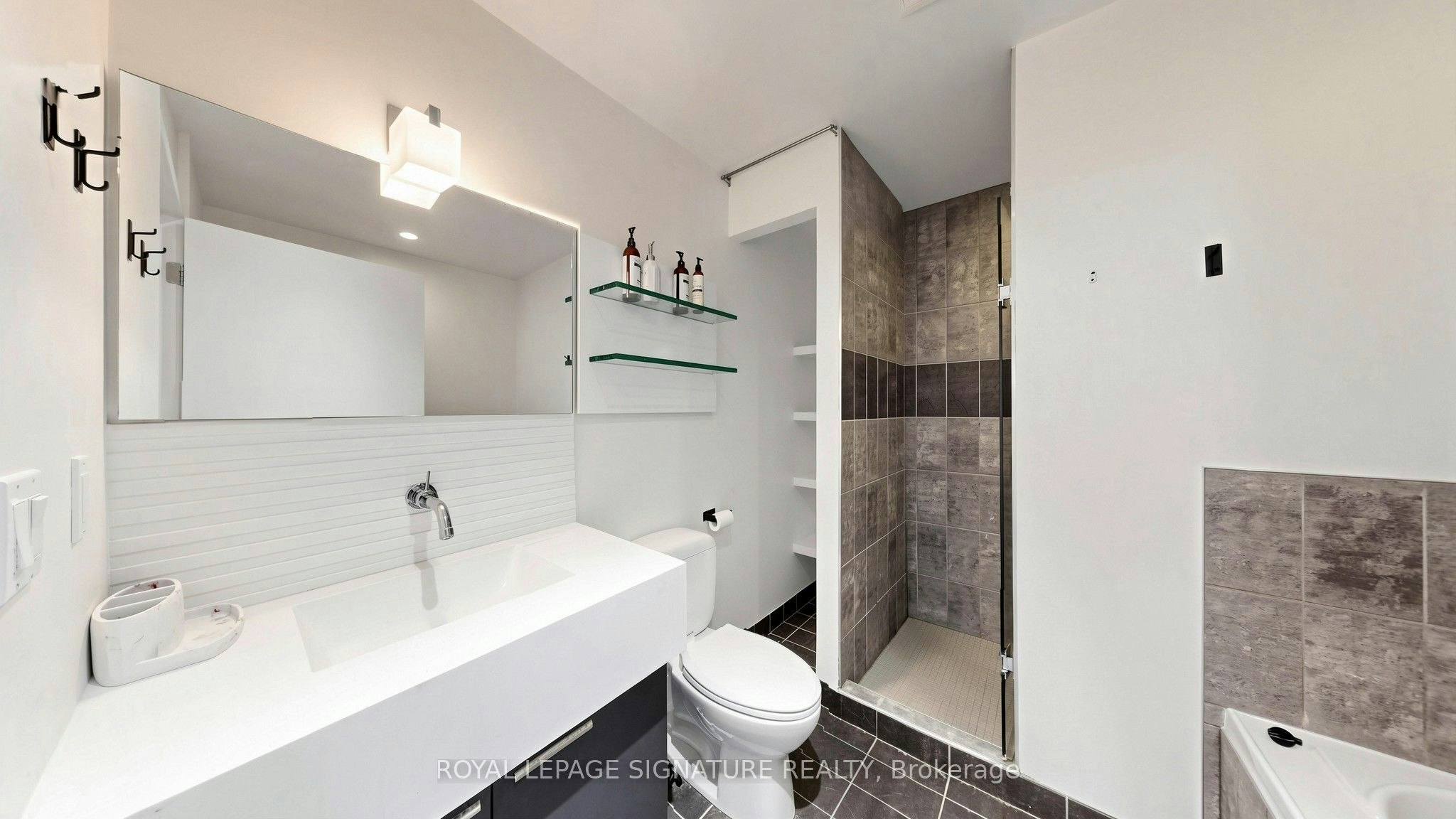 1305-552 Wellington Street W, Toronto, ON, M5V 2V5 - 24
