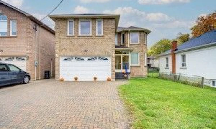 182 Finch Avenue E