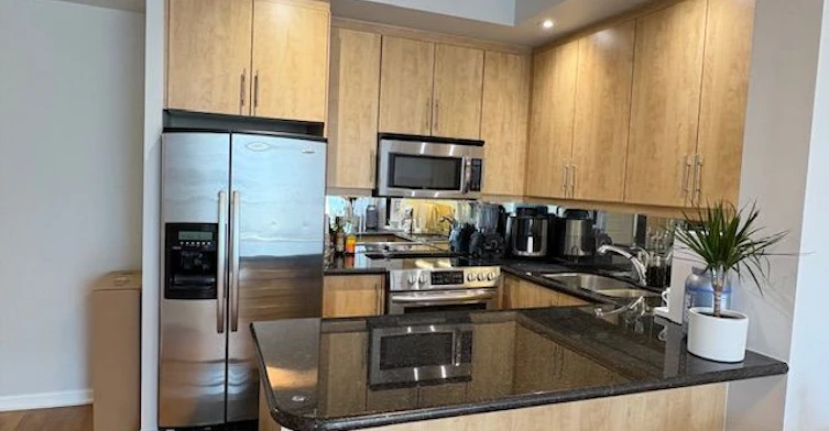 1911-628 Fleet Street, Toronto, ON, M5V 1A8 - 2