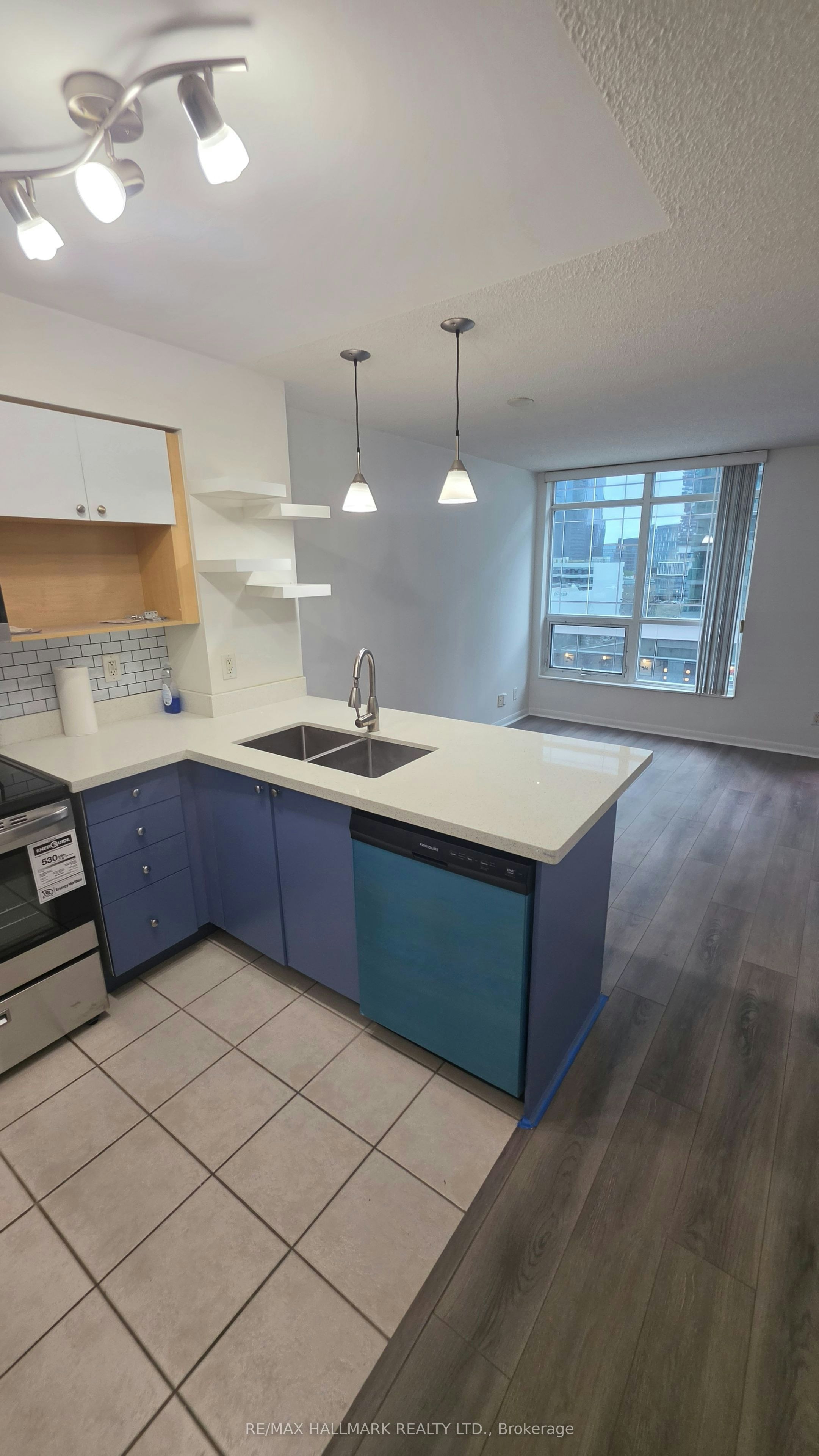 914-18 Yonge Street, Toronto, ON, M5E 1Z8