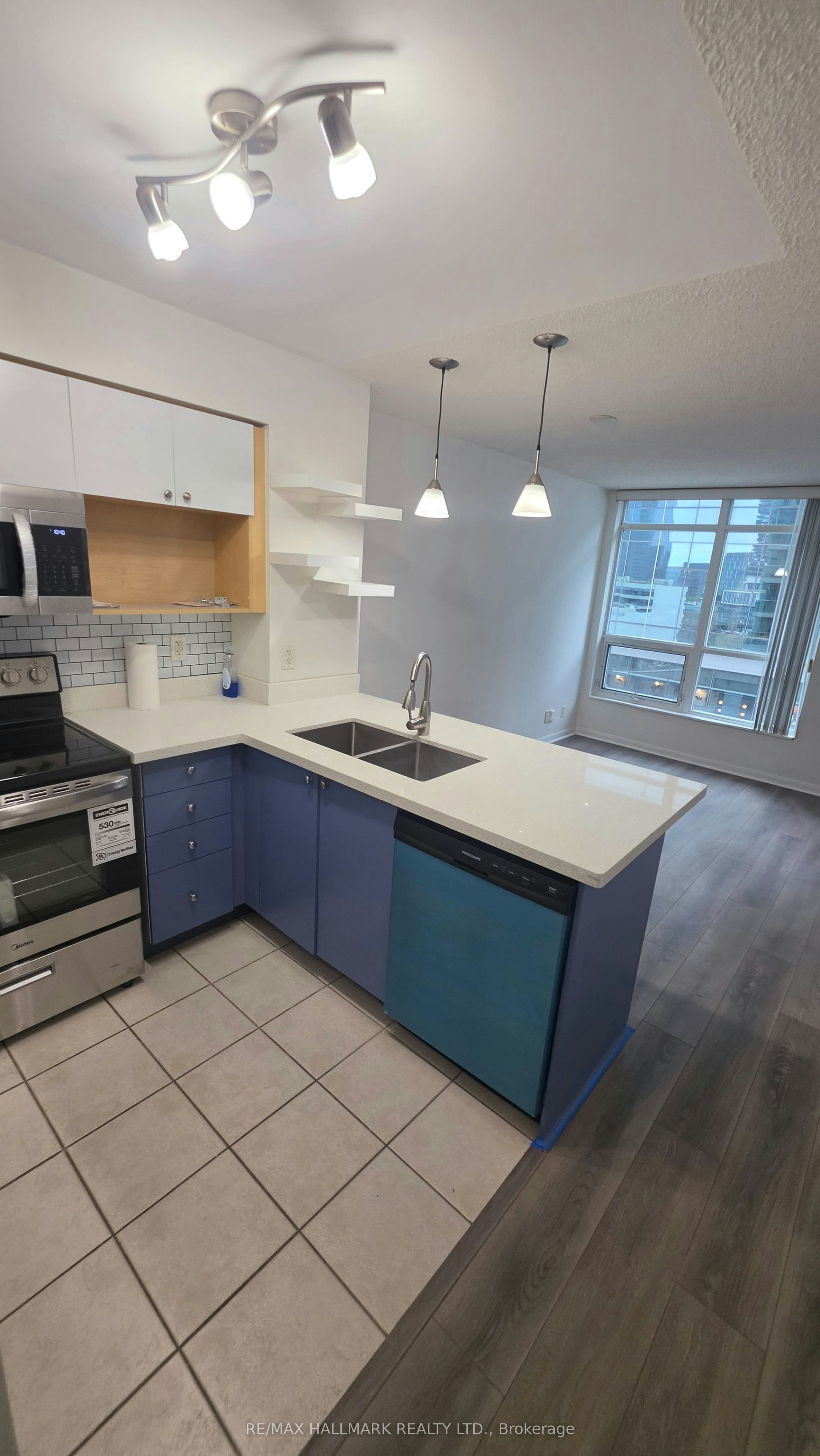 914-18 Yonge Street, Toronto, ON, M5E 1Z8 - 17