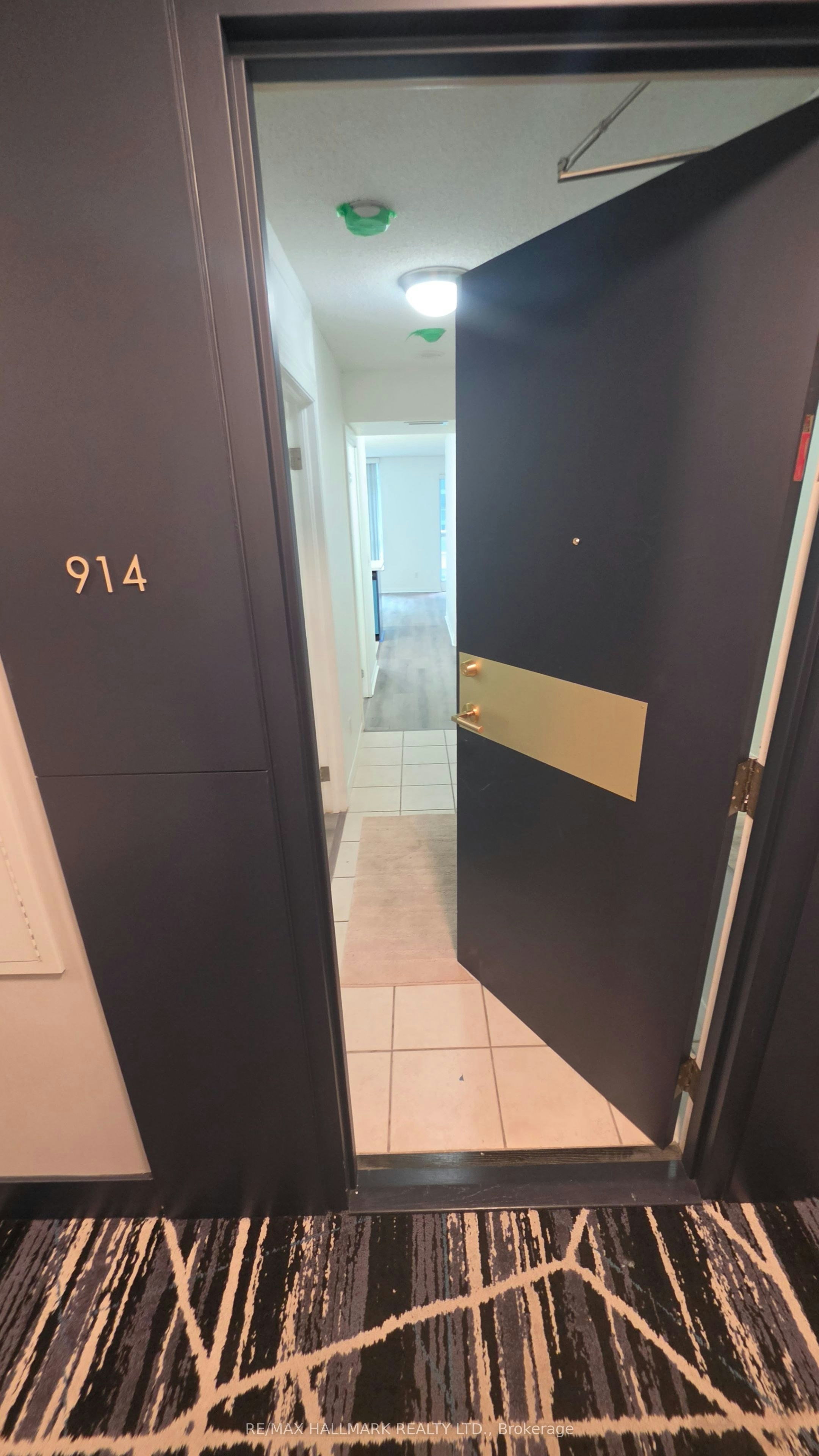 914-18 Yonge Street, Toronto, ON, M5E 1Z8 - 3