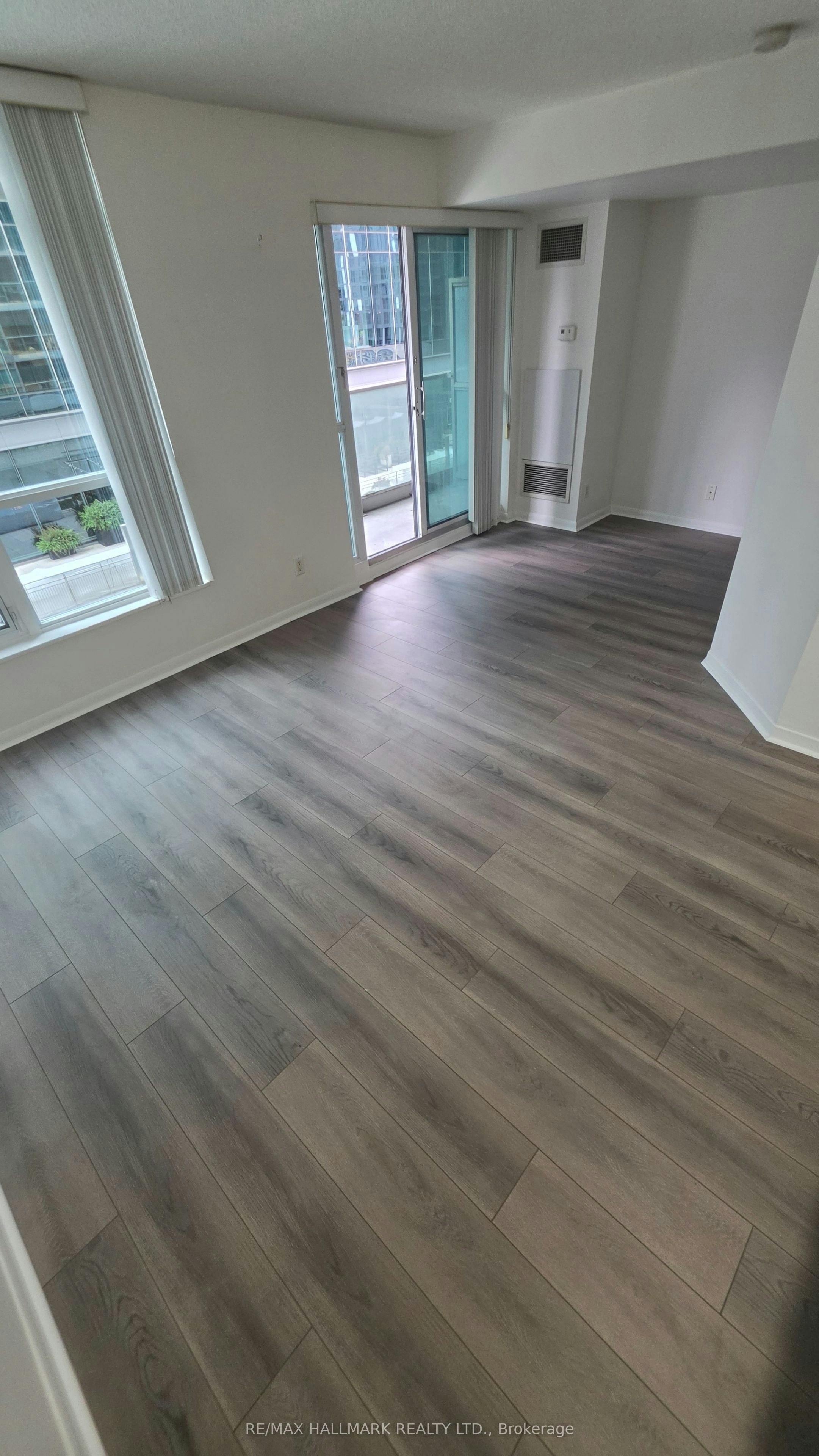 914-18 Yonge Street, Toronto, ON, M5E 1Z8 - 23