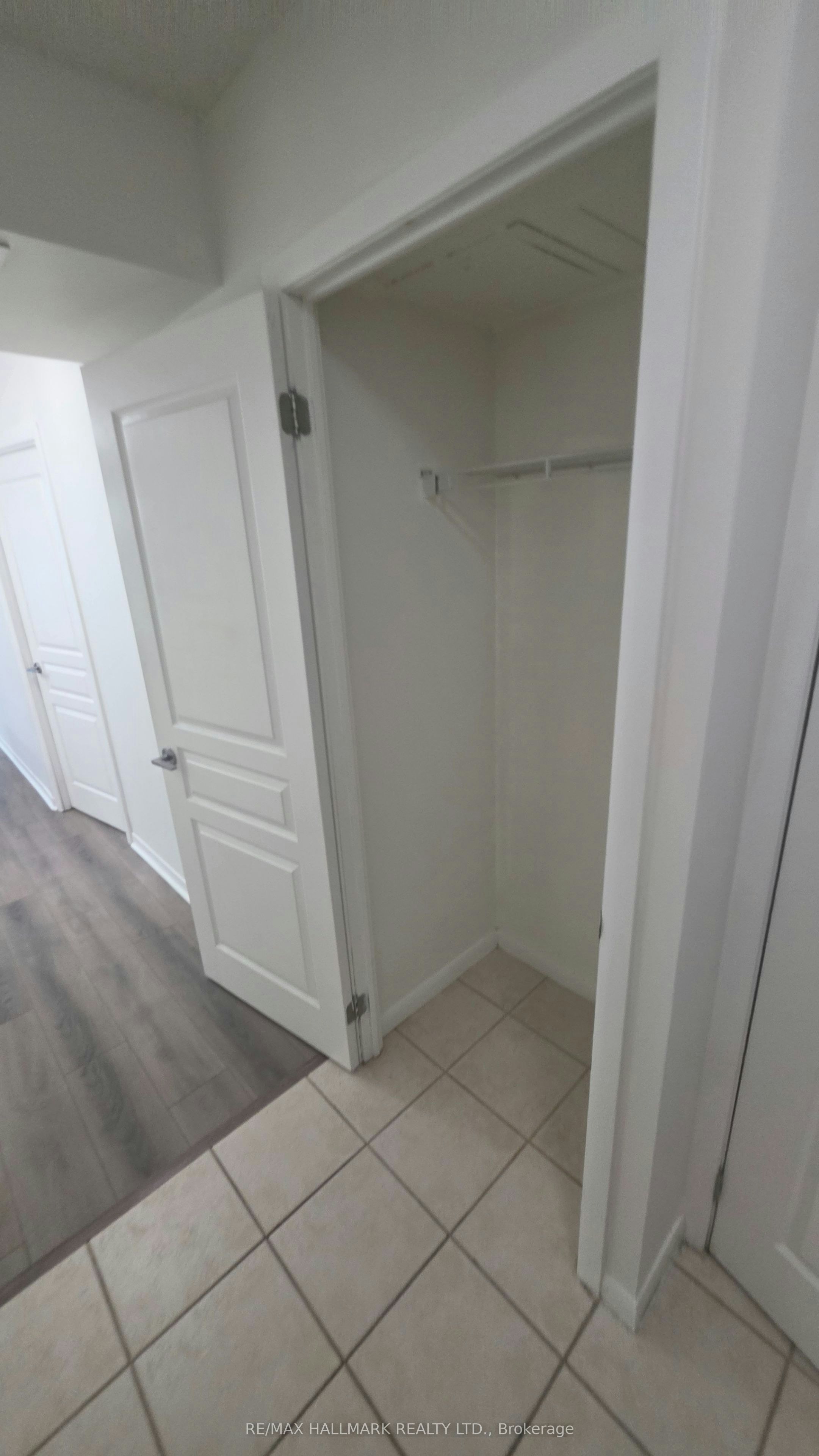 914-18 Yonge Street, Toronto, ON, M5E 1Z8 - 11