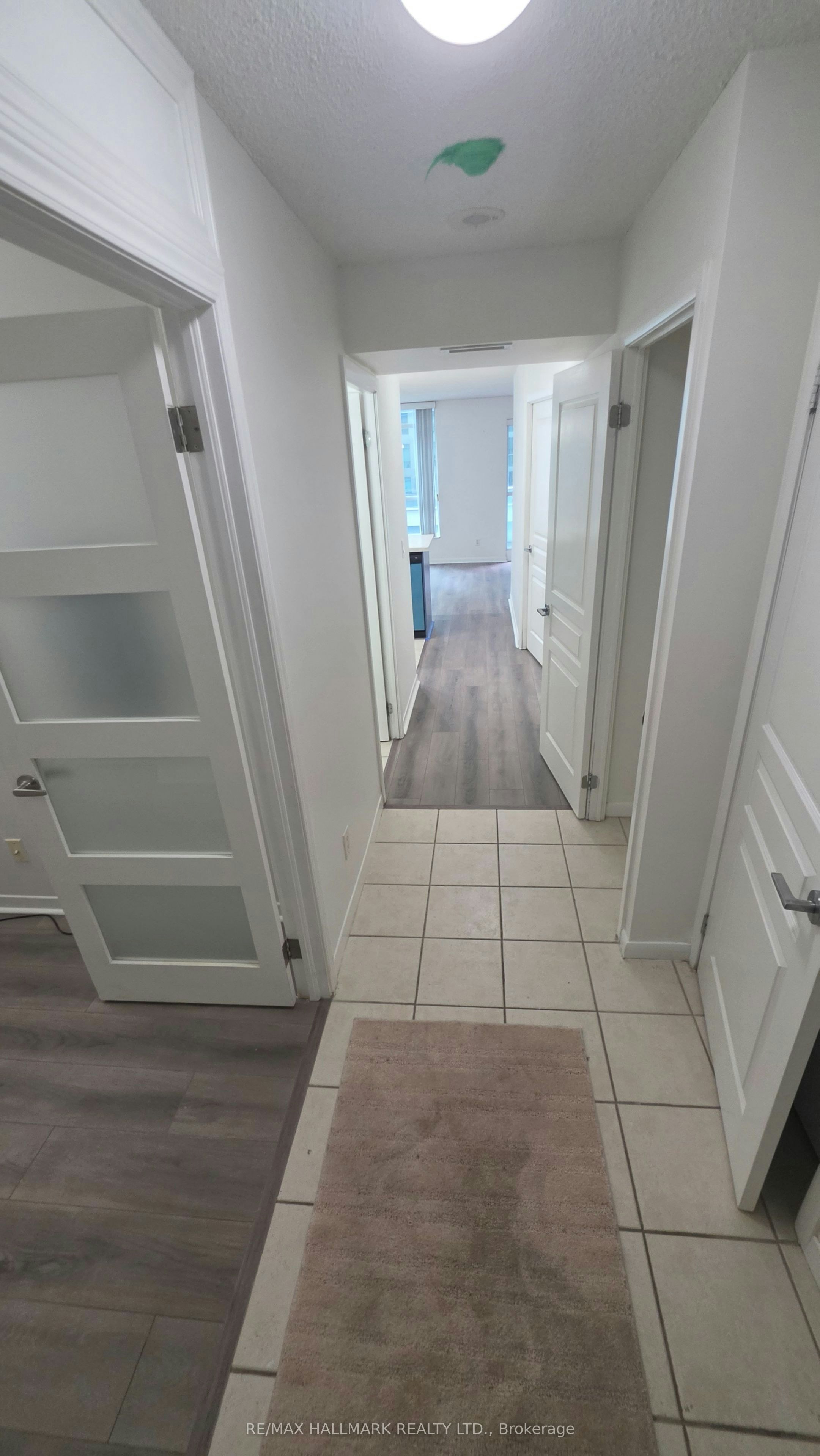 914-18 Yonge Street, Toronto, ON, M5E 1Z8 - 4